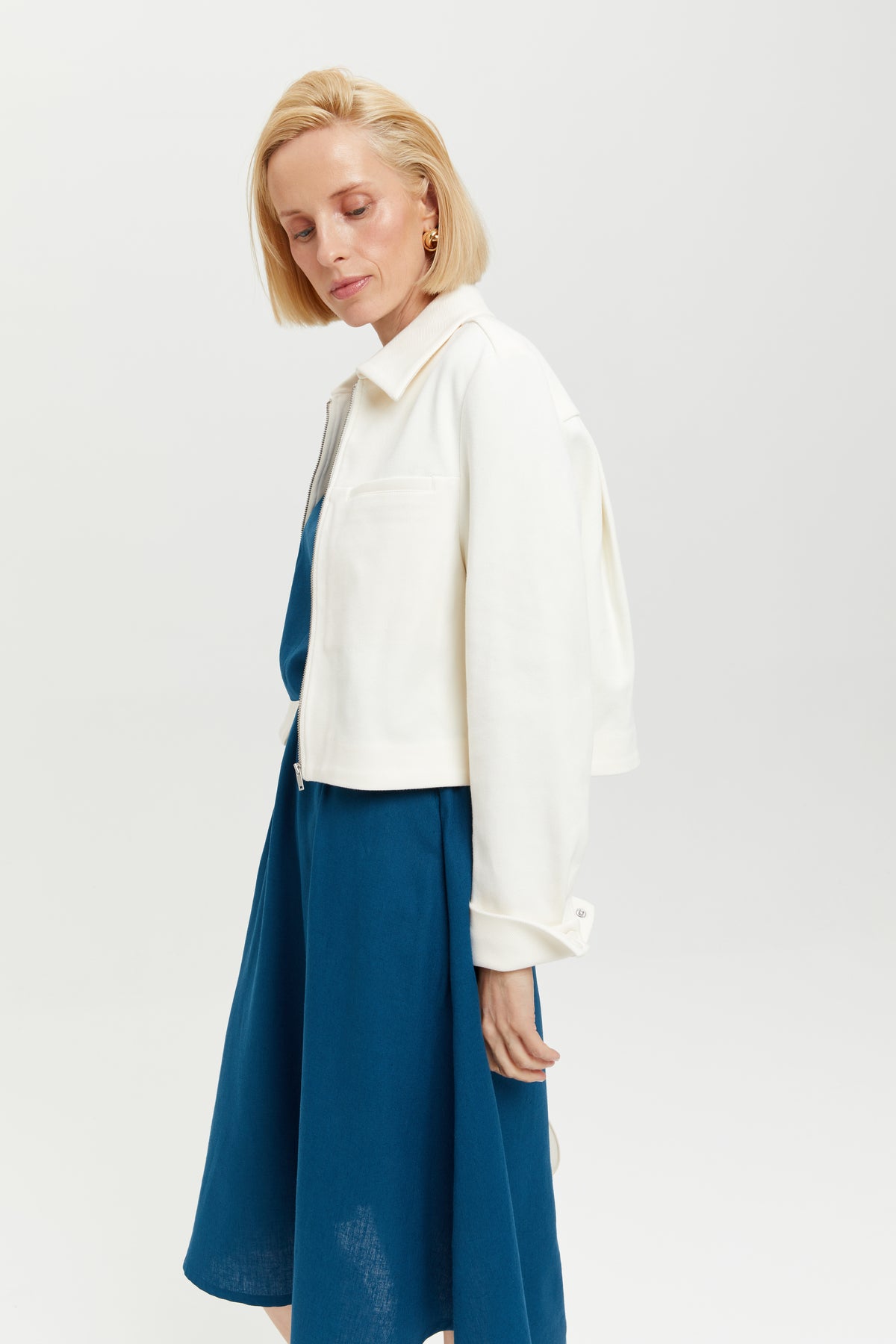ayani-nane-leinen-kleid-mit-kurzarm-in-petrol-blau image 8