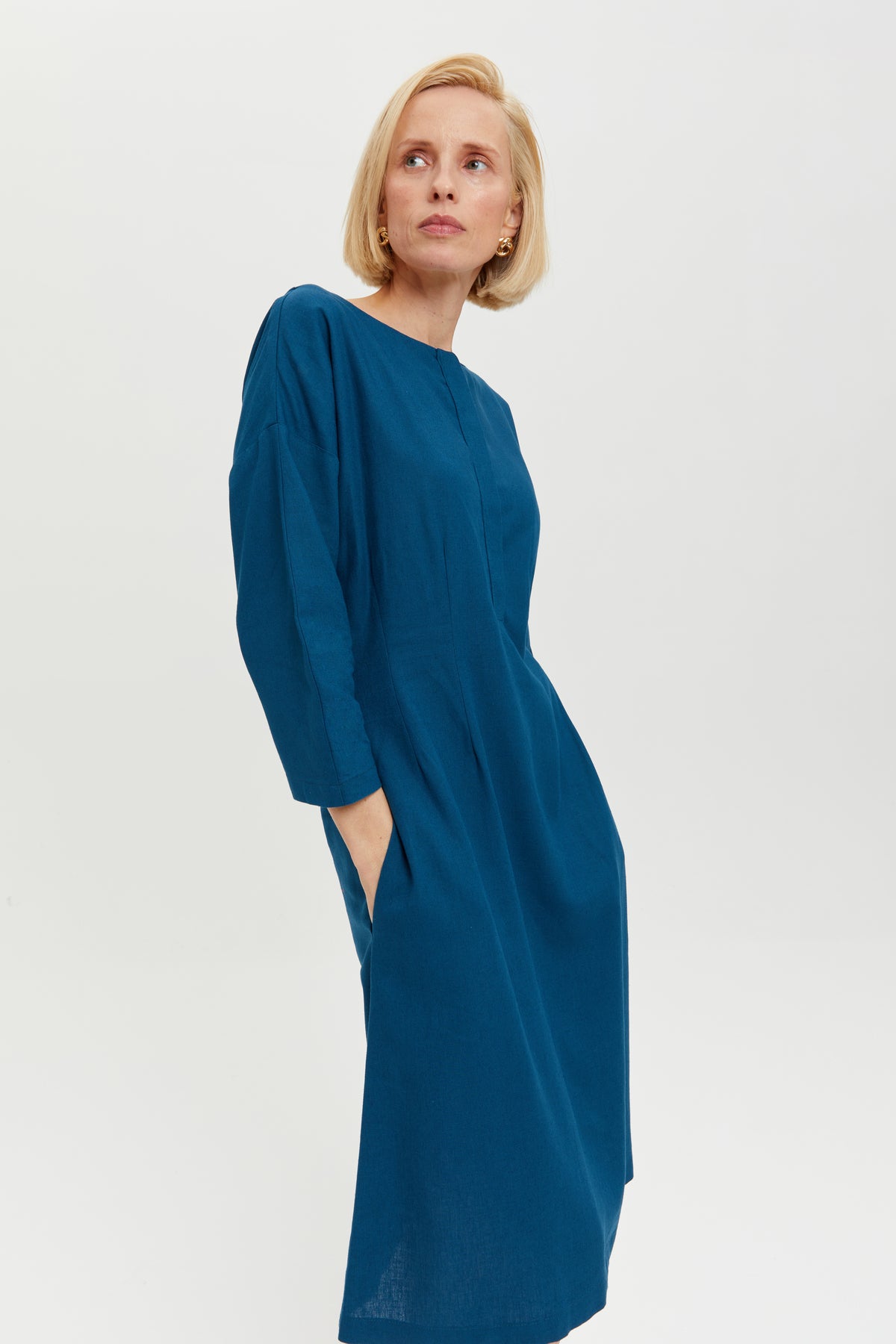ayani-lusin-midi-leinenkleid-mit-knopfleiste-in-petrol-blue image 3