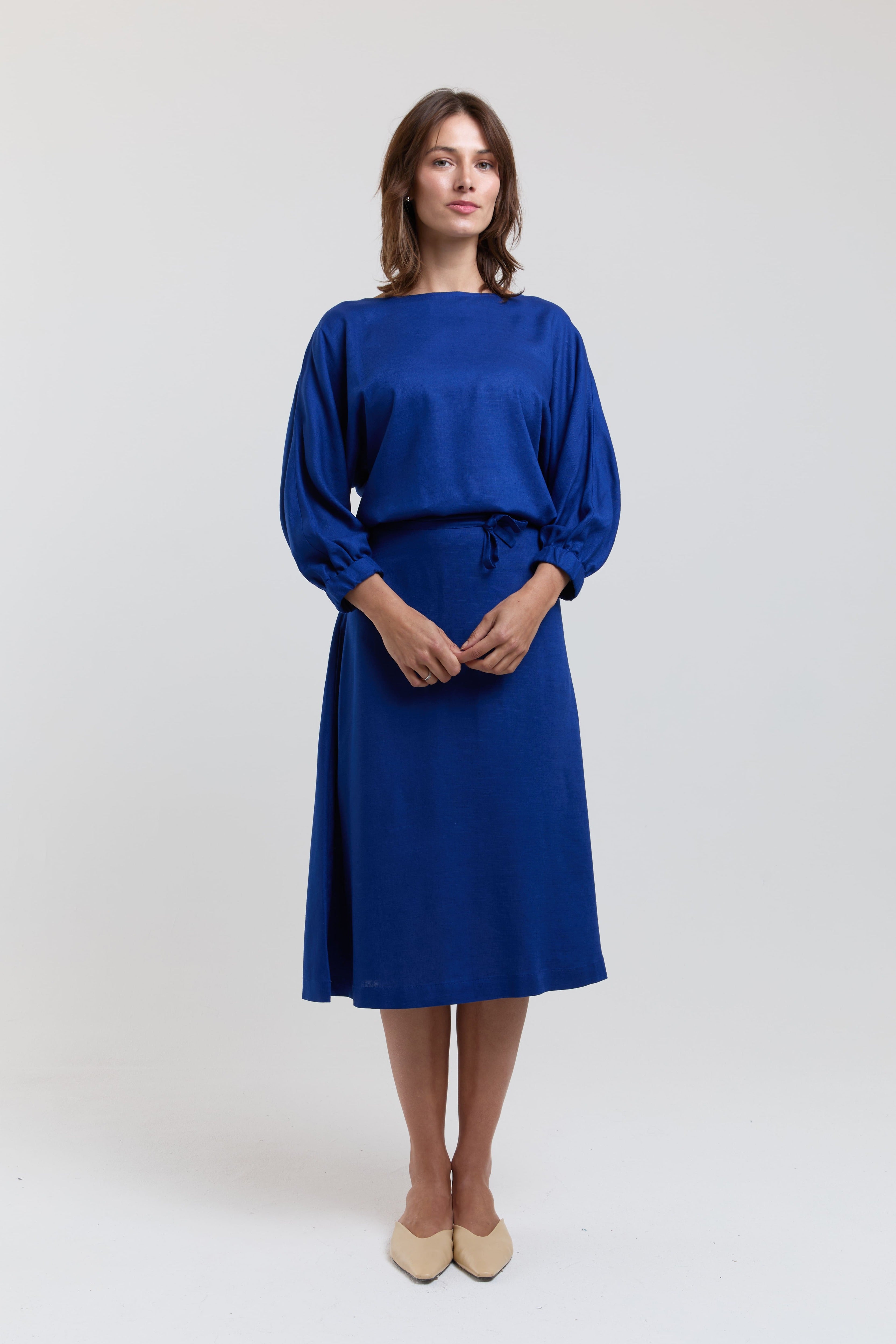 ayani-andrea-midi-dress-mit-langarm-und-verstellbarer-taille-in-ocean-blue image 3