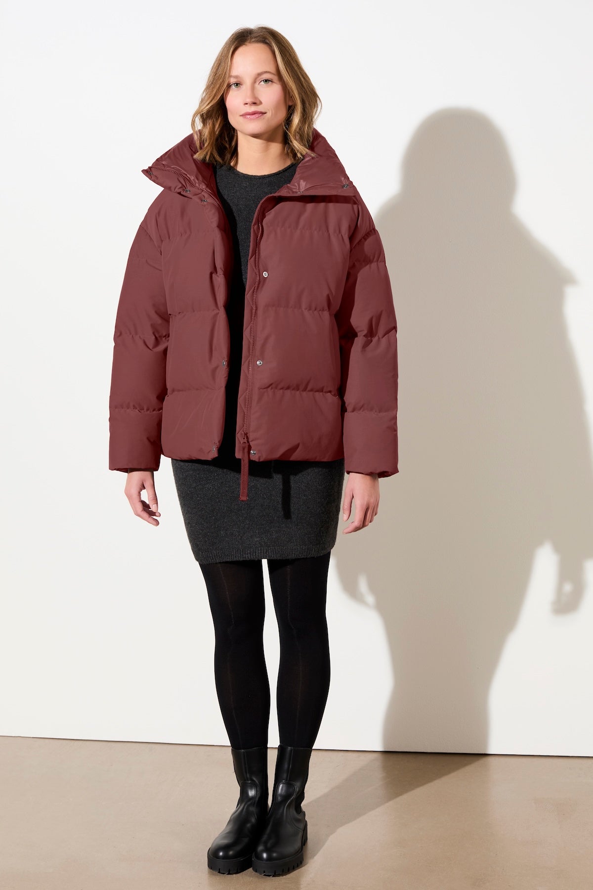 langerchen-gesteppte-jacke-aus-eco-daune-stehkragen-jacke-burgundy image 2