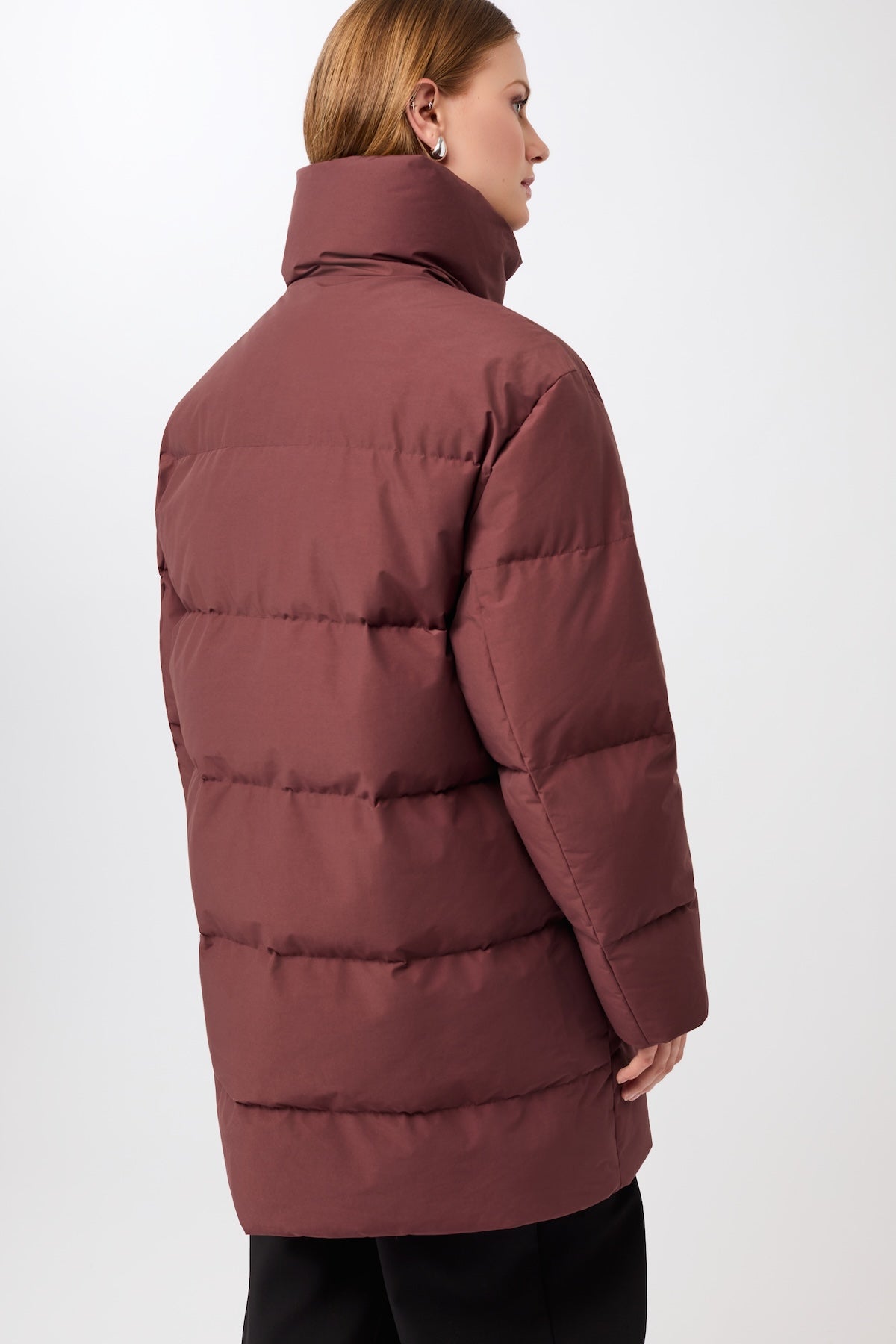langerchen-jacke-mit-stehkragen-aus-eco-daune-kurze-jacke-burgundy image 2
