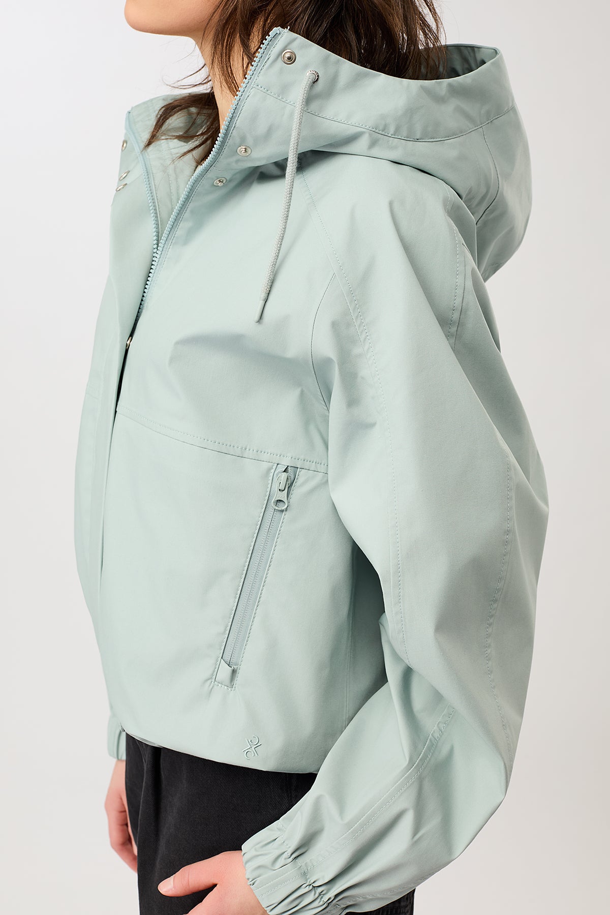 langerchen-kurze-regenjacke-mit-rei-verschlusstasche-flow-regenjacke image 4