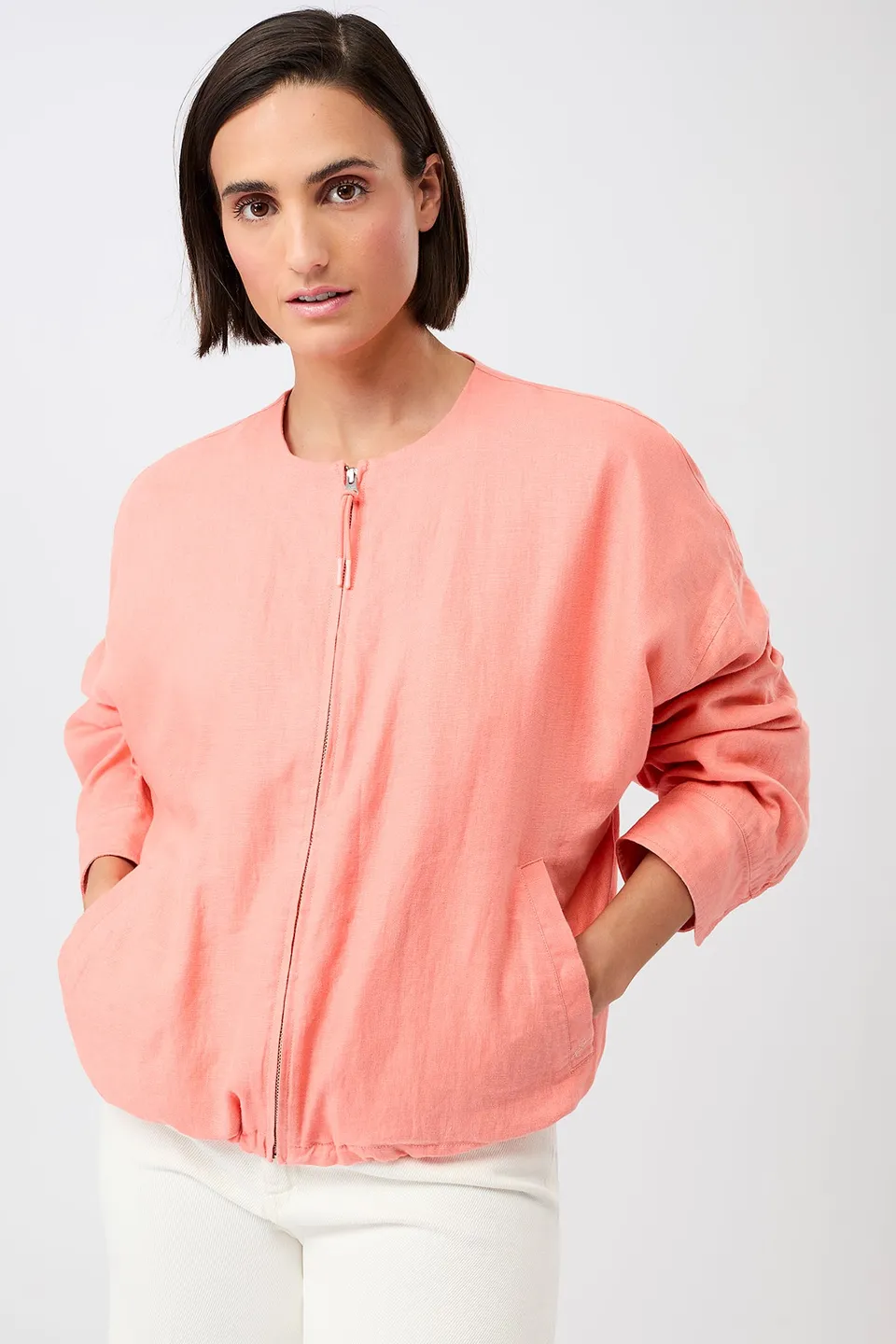langerchen-rundhals-bomberjacke-mit-leistentasche-frangipani image 1
