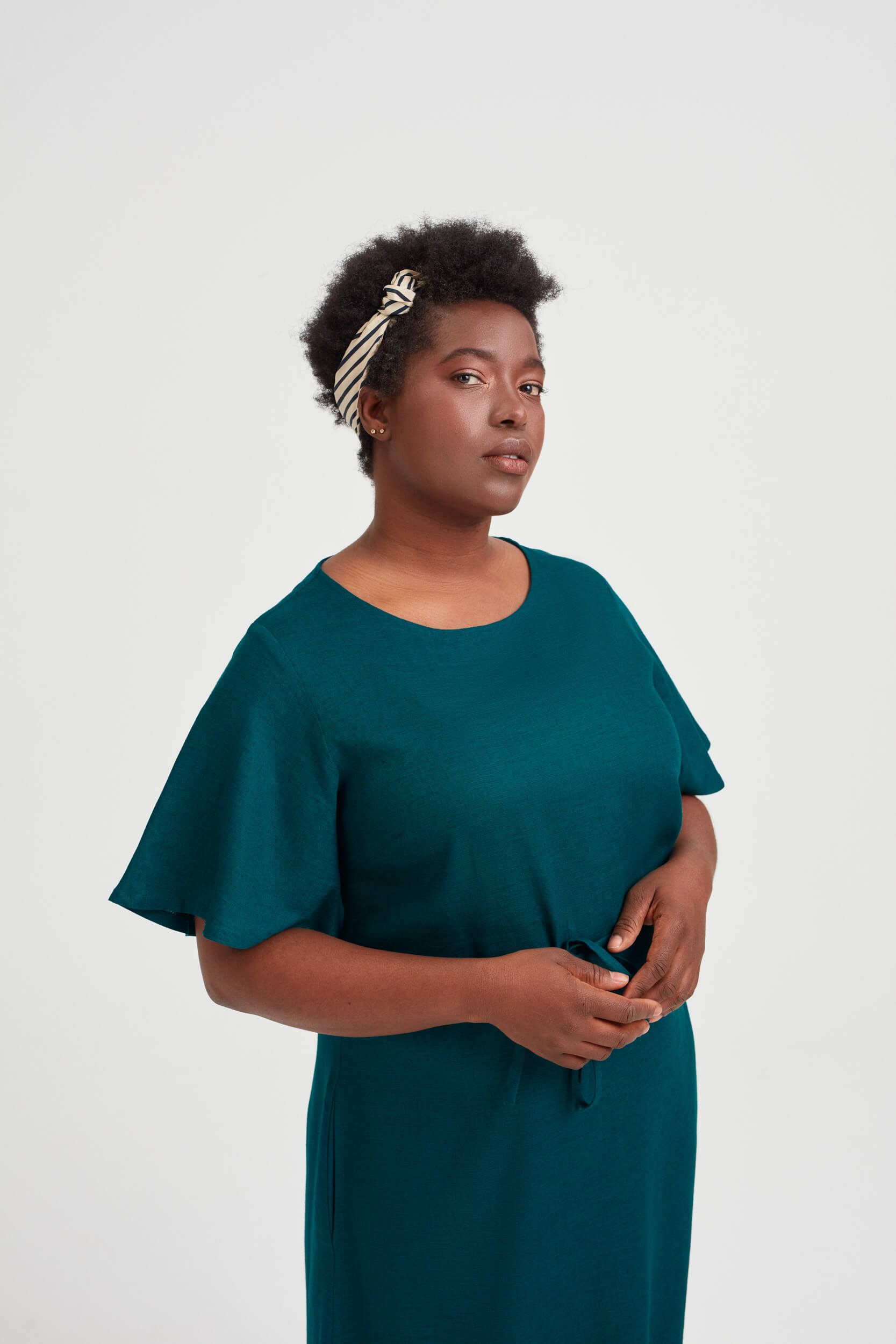 ayani-nika-rundhals-kleid-mit-schmetterlings-rmeln-in-gr-n image 4