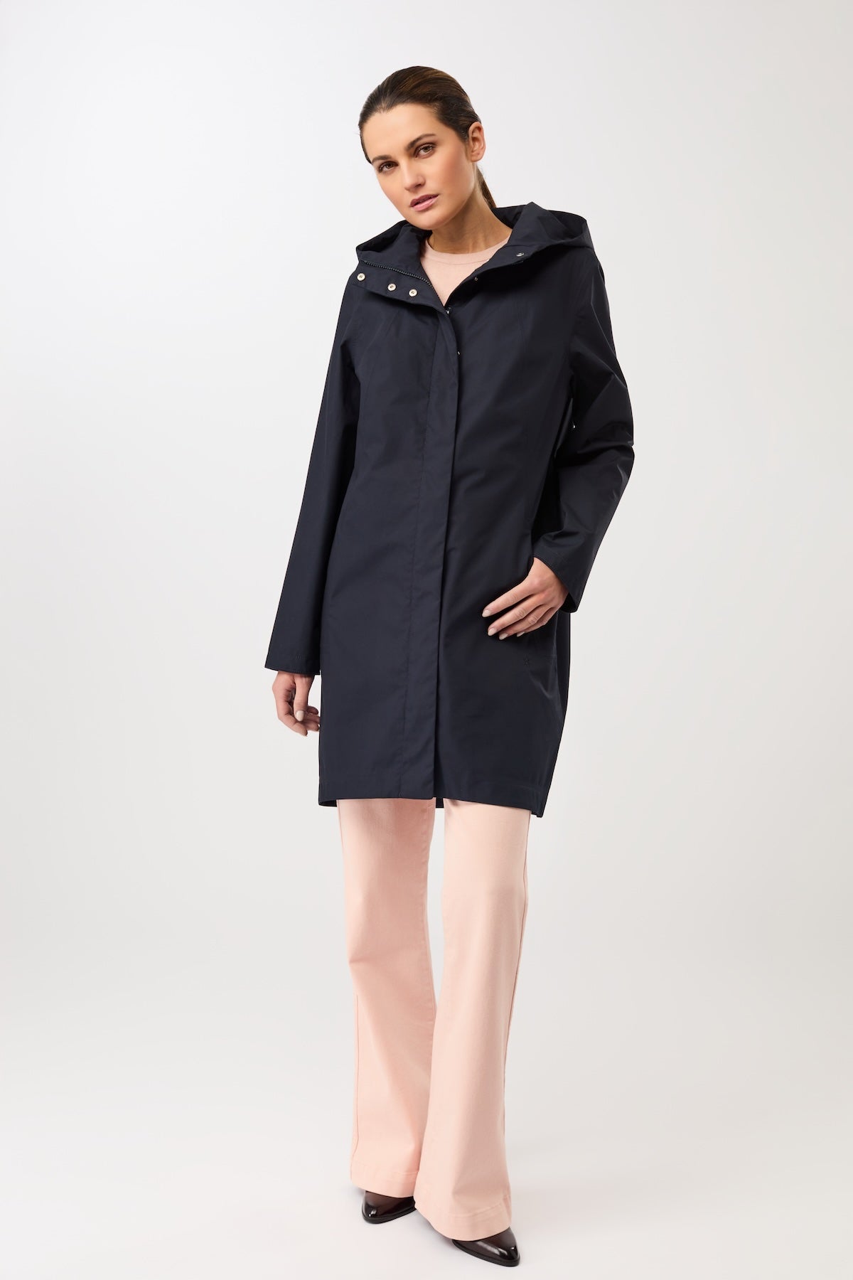 langerchen-schmaler-regenparka-mit-verdecktem-rei-verschluss-navy-regenjacke image 4