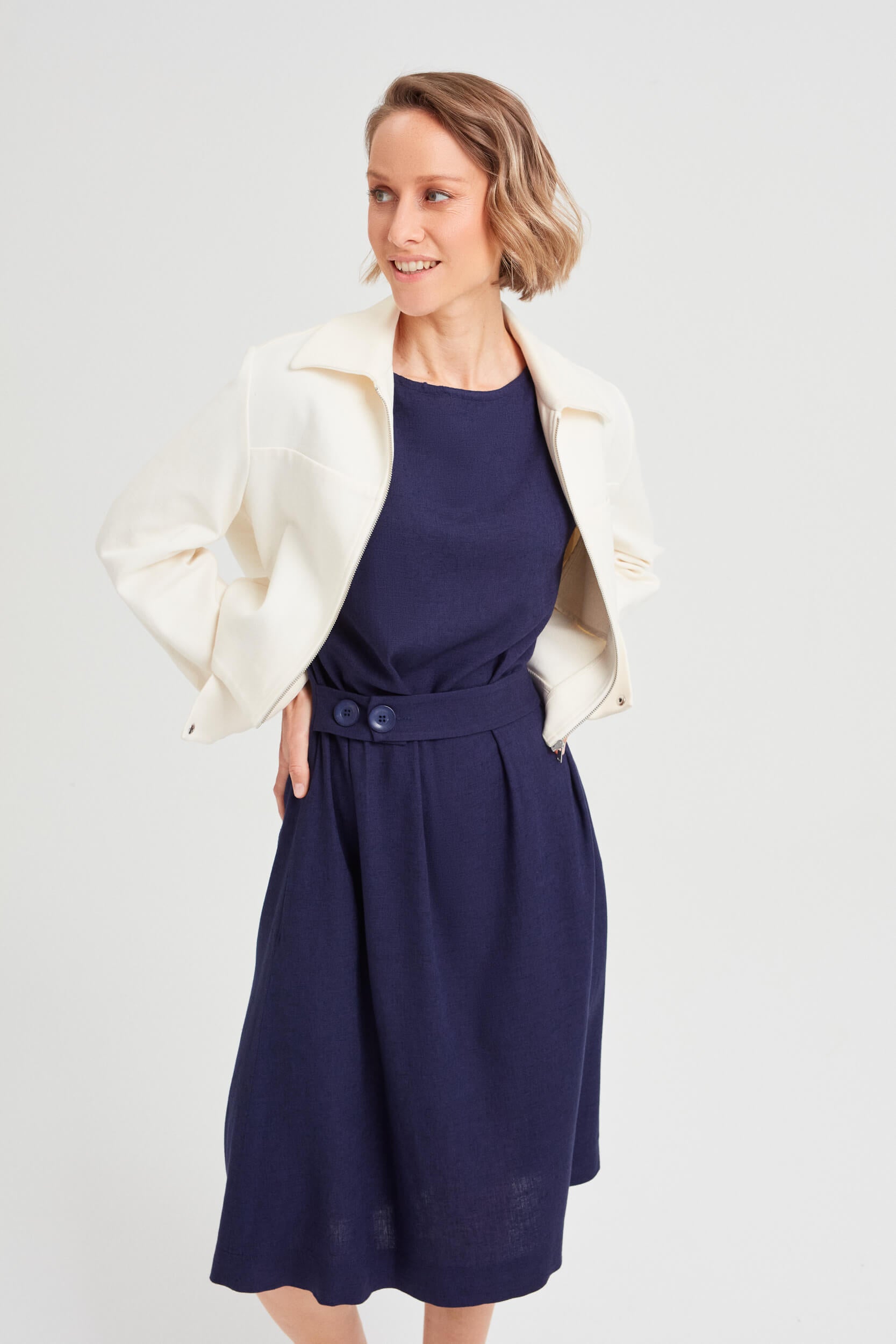 ayani-sati-midi-kleid-bootsausschnitt-schwarz-blau image 4