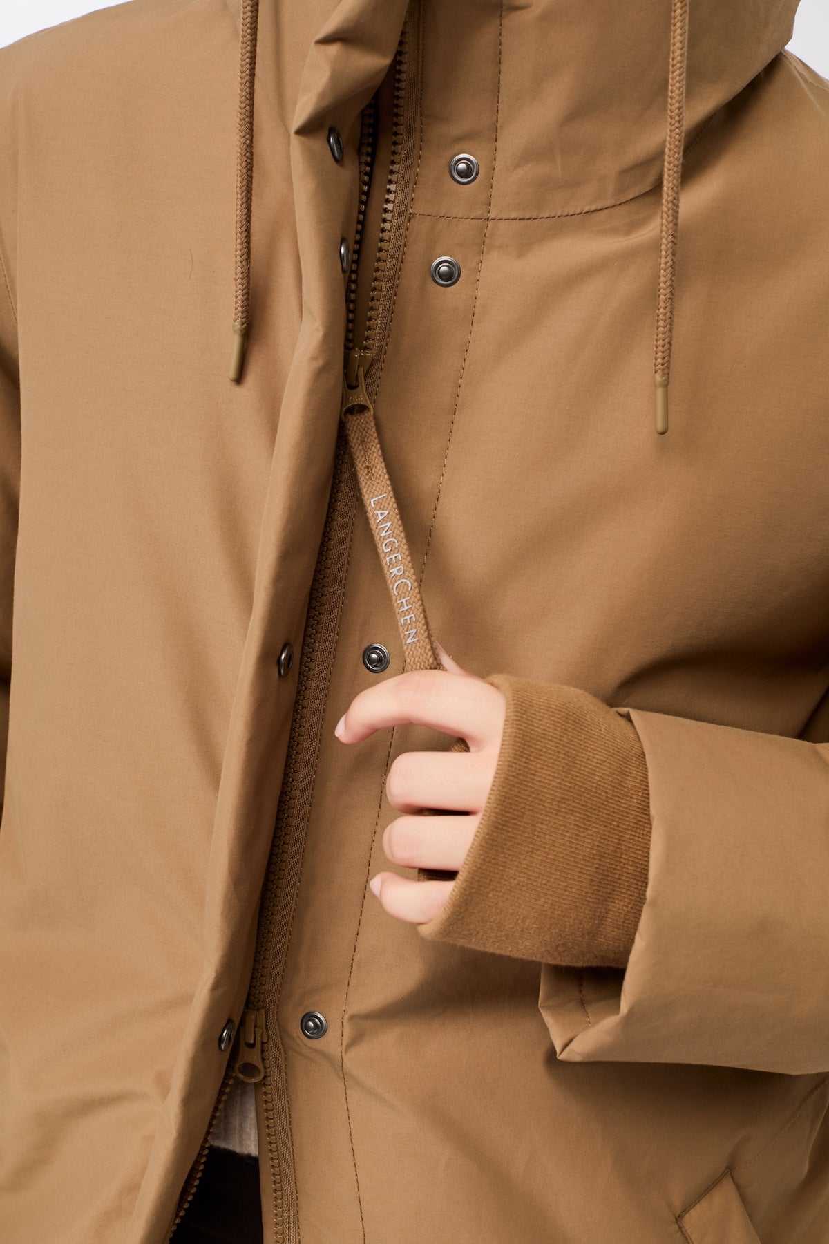 langerchen-lange-jacke-mit-kapuze-und-eco-daune-oak-beige-braun image 5