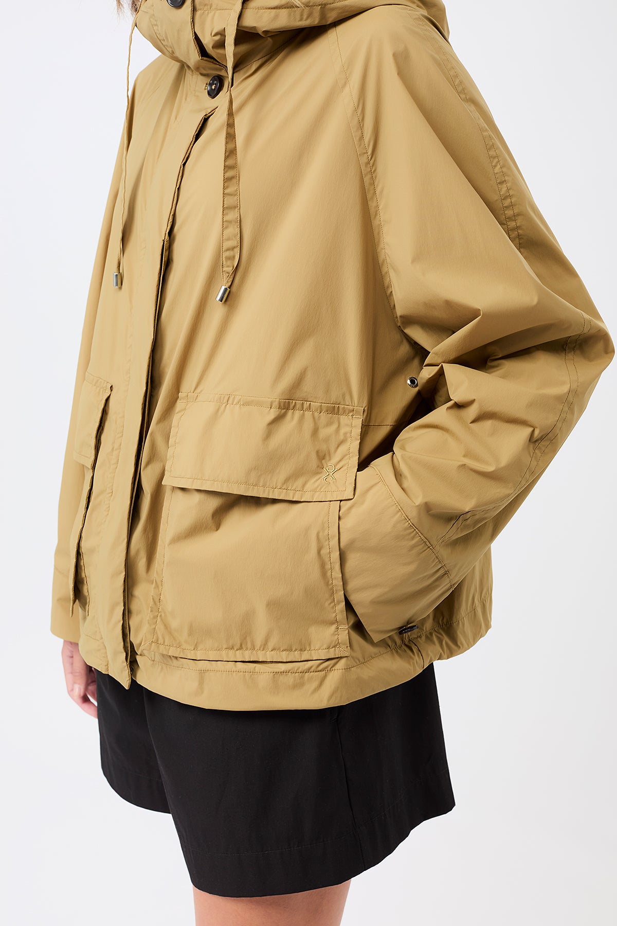 langerchen-kapuzenjacke-mit-gro-en-taschen-in-breeze image 4