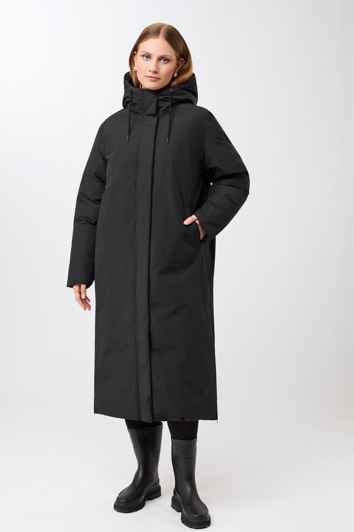 langerchen-langer-mantel-aus-eco-daune-mit-kapuze-black image 1