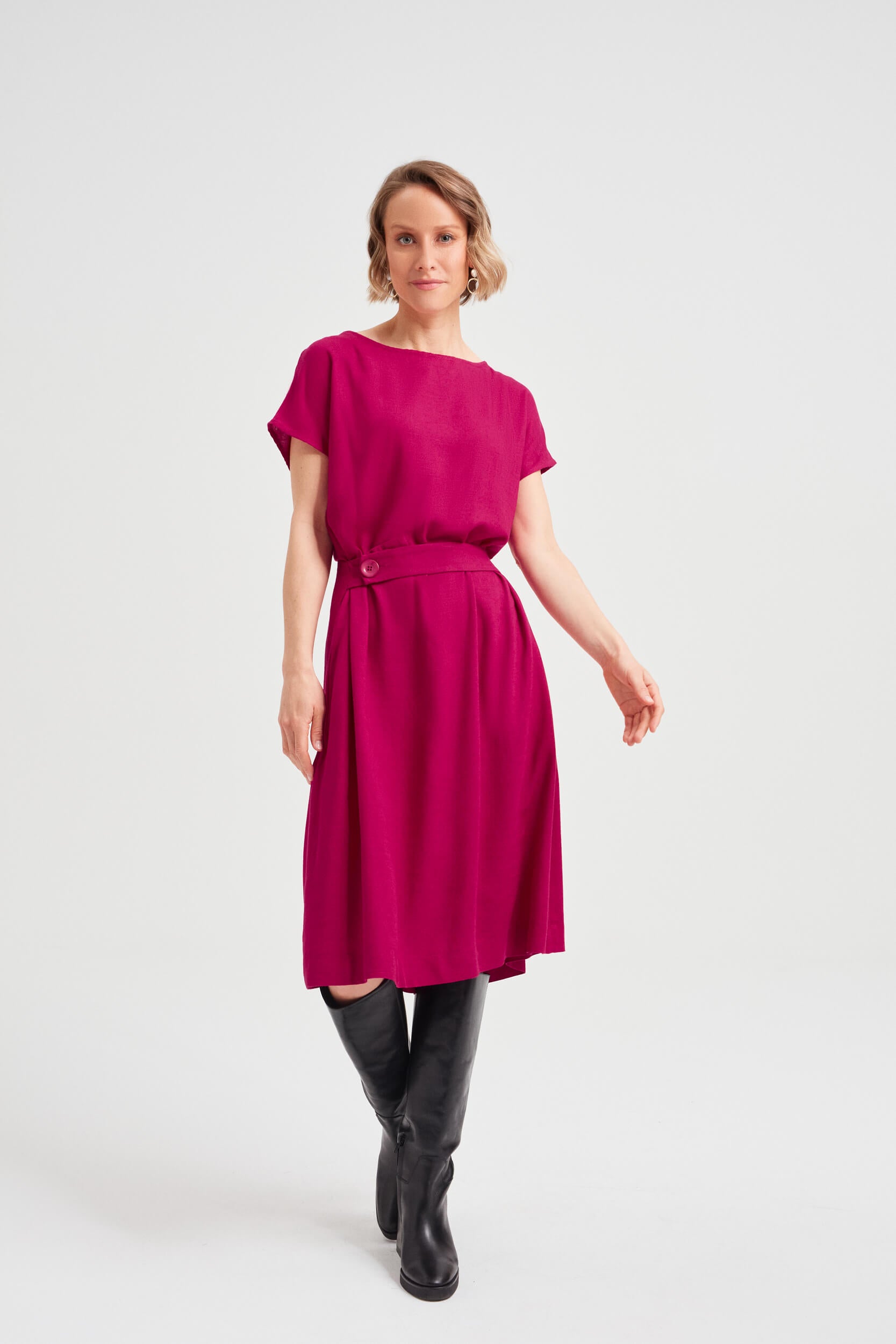 ayani-sati-midi-kleid-mit-bootsausschnitt-in-cherry-red image 3