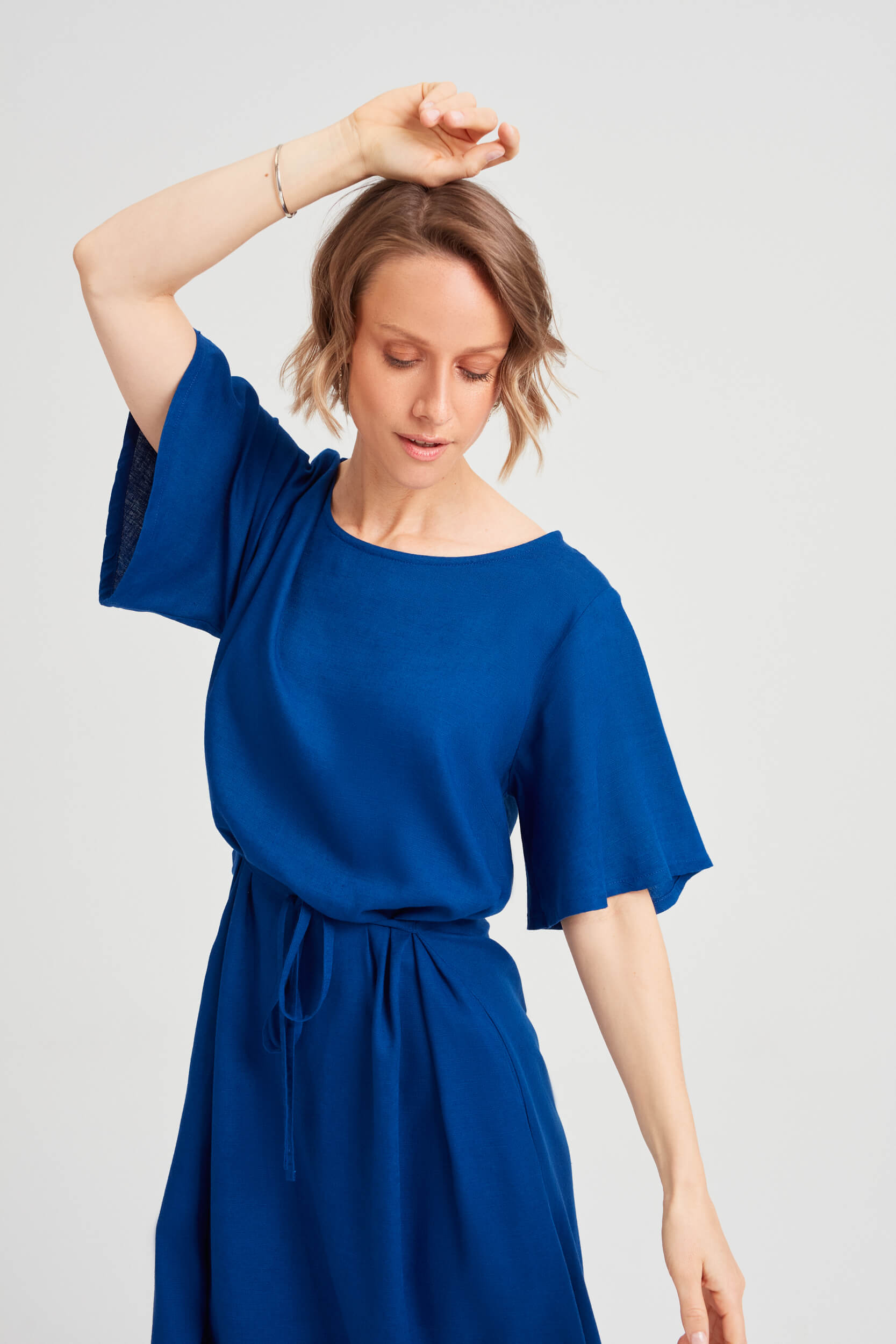 ayani-nika-kleid-mit-rundhals-und-butterfly-rmeln-in-ocean-blue image 3