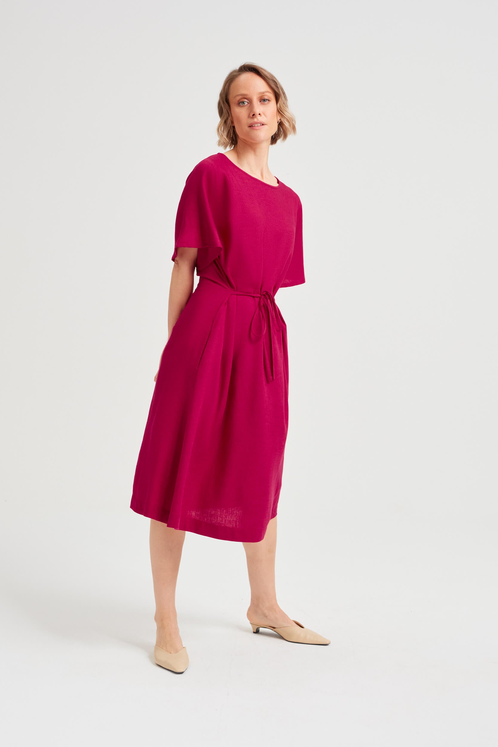 ayani-nika-rundhals-kleid-mit-schmetterlings-rmeln-in-kirschrot image 4