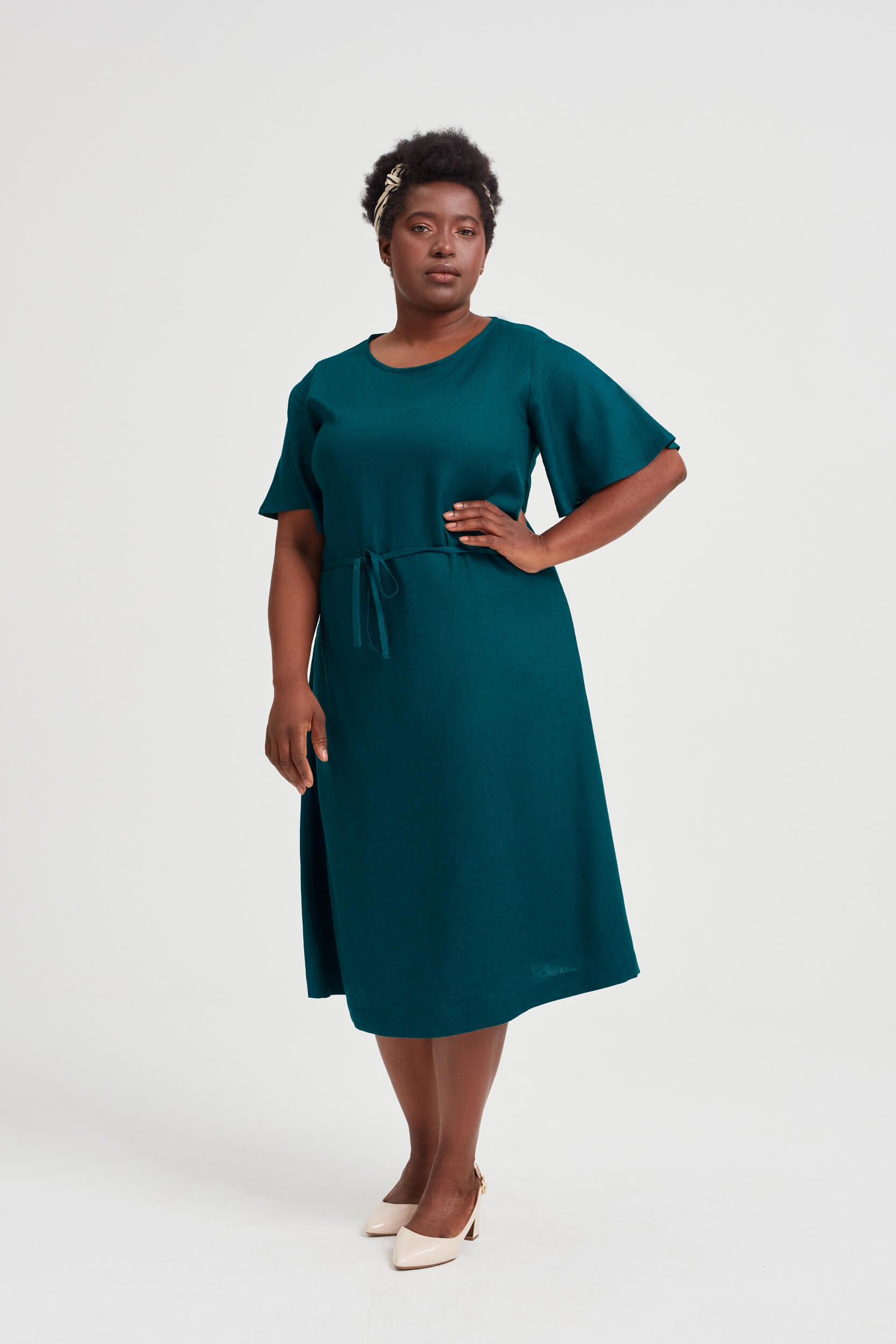ayani-nika-rundhals-kleid-mit-schmetterlings-rmeln-in-gr-n image 6