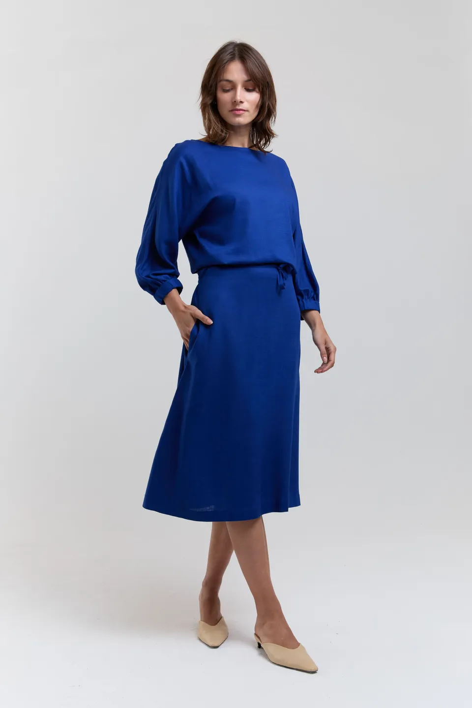 ayani-andrea-midi-dress-mit-langarm-und-verstellbarer-taille-in-ocean-blue image 1