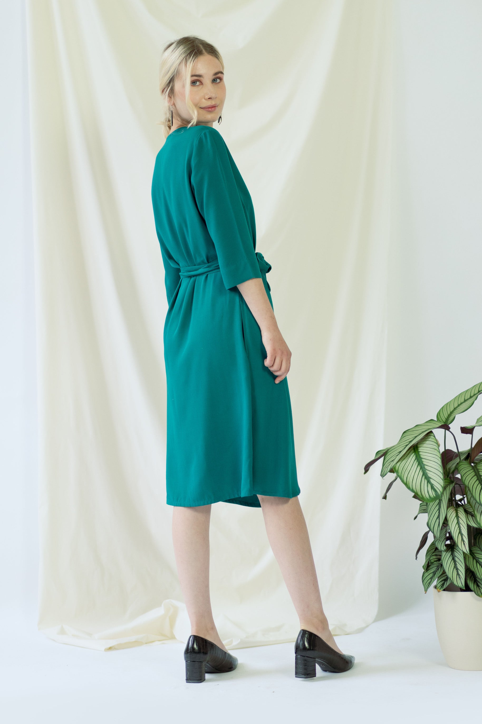 ayani-marlene-wickelkleid-in-forest-green image 5