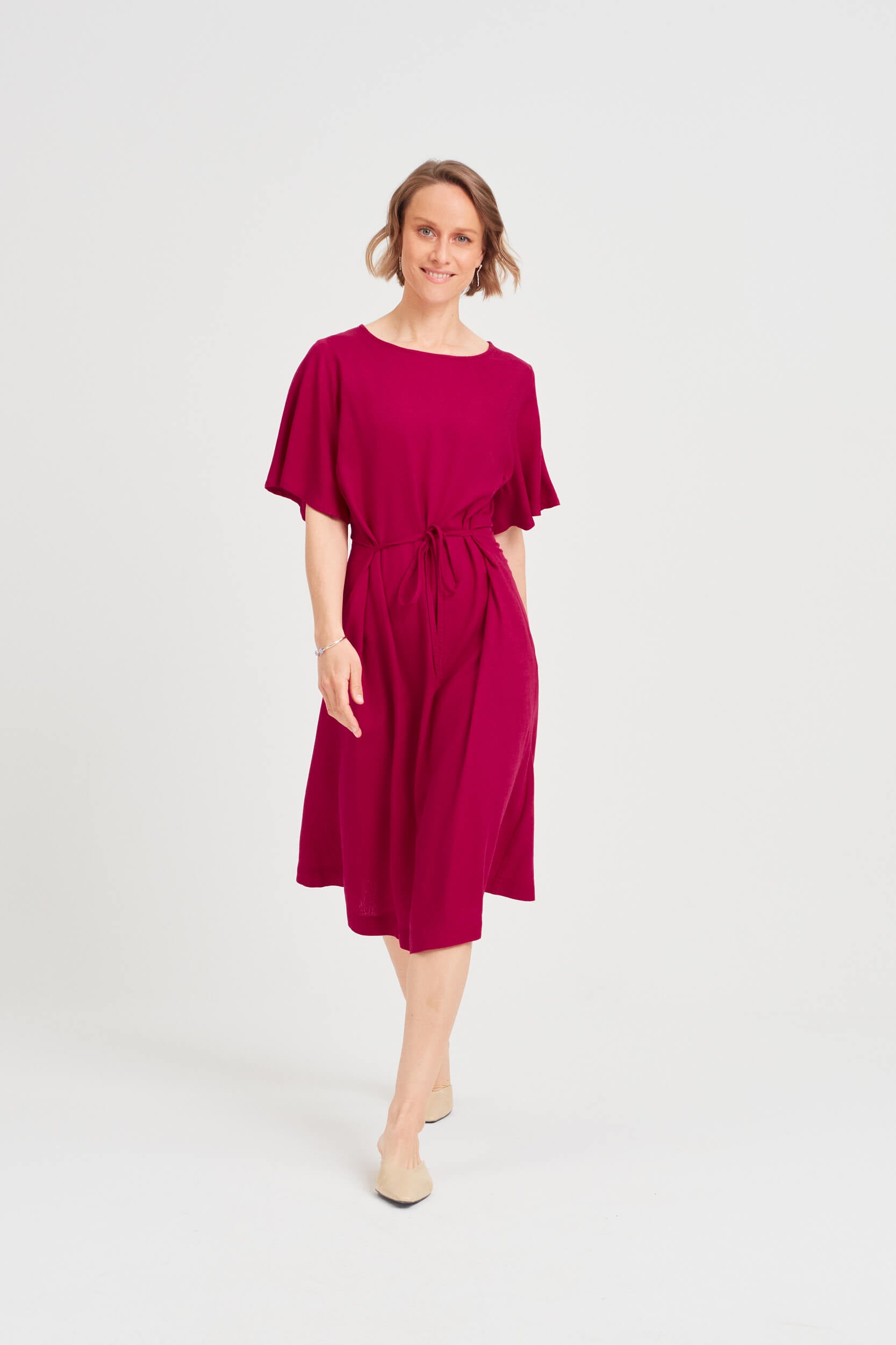 ayani-nika-rundhals-kleid-mit-schmetterlings-rmeln-in-kirschrot image 3