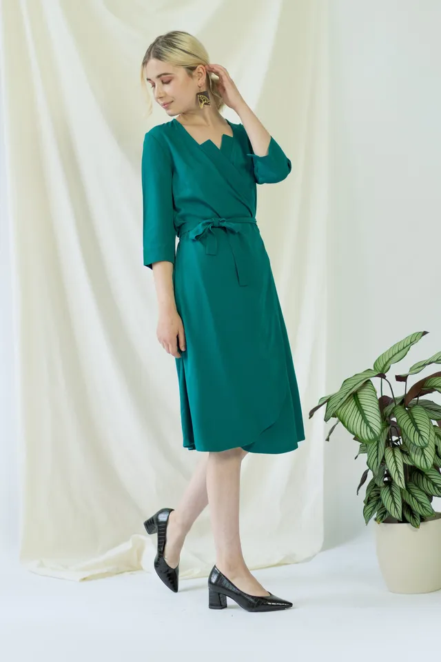 ayani-marlene-wickelkleid-in-forest-green image 1