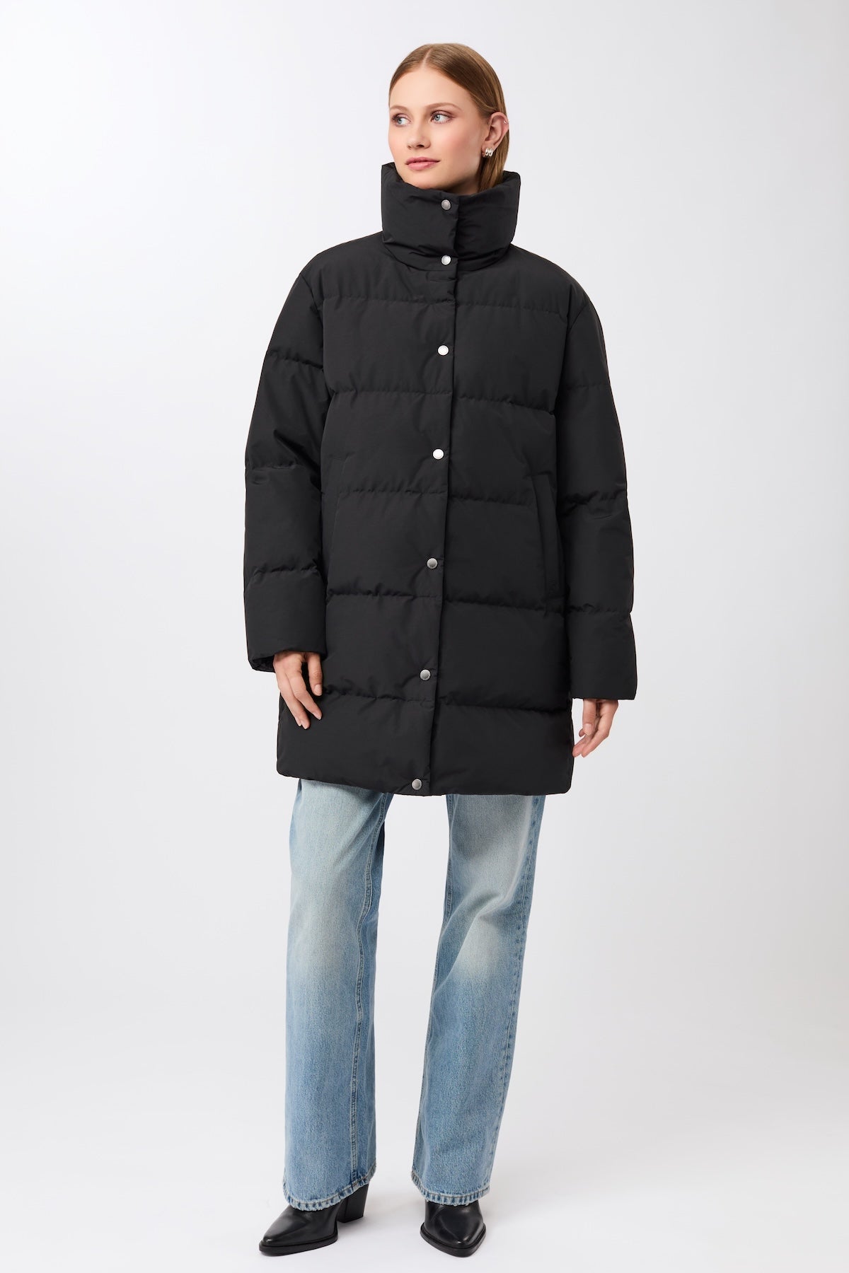 langerchen-jacke-mit-stehkragen-aus-eco-daune-black-kurz image 1