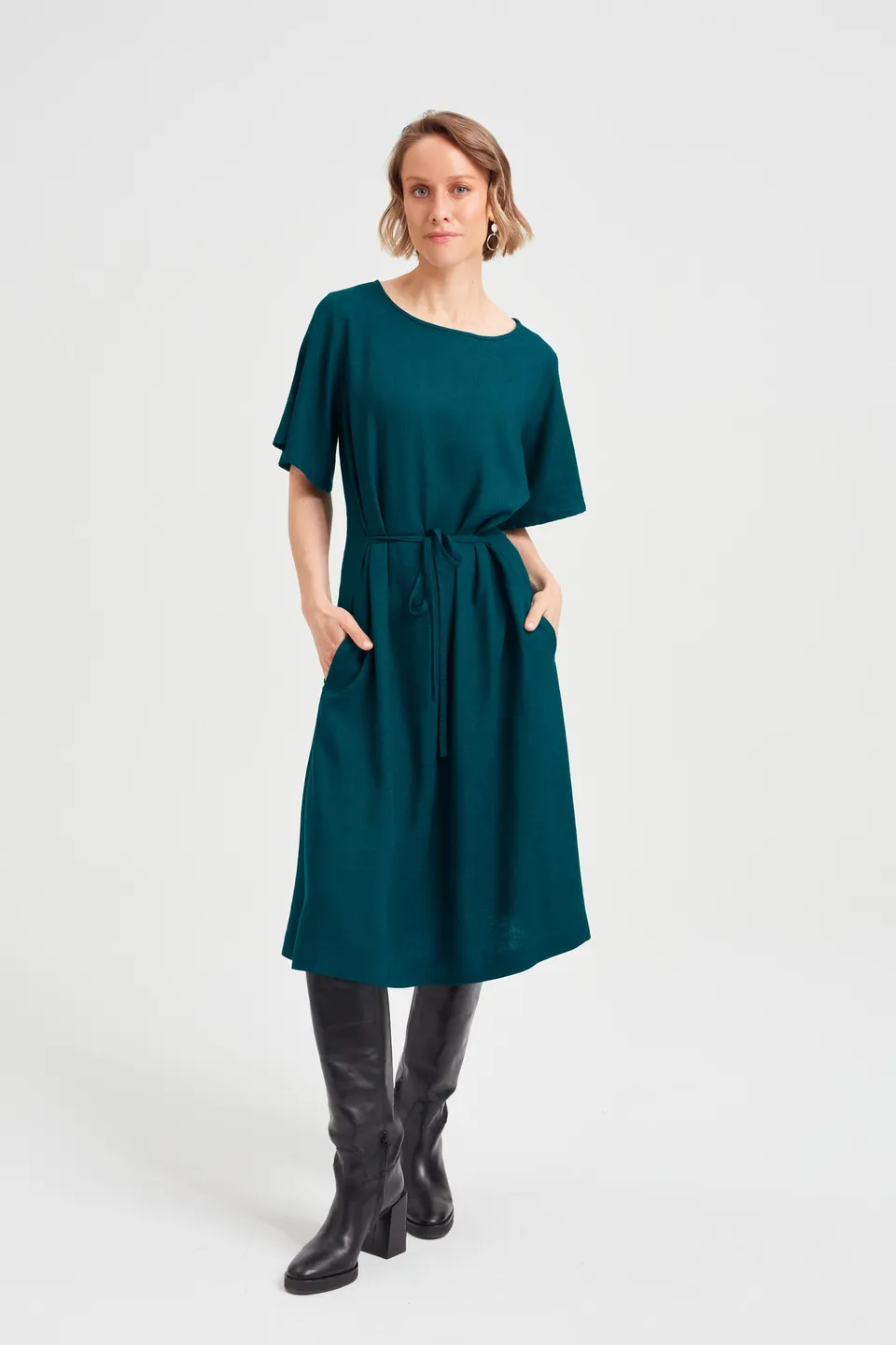ayani-nika-rundhals-kleid-mit-schmetterlings-rmeln-in-gr-n image 1