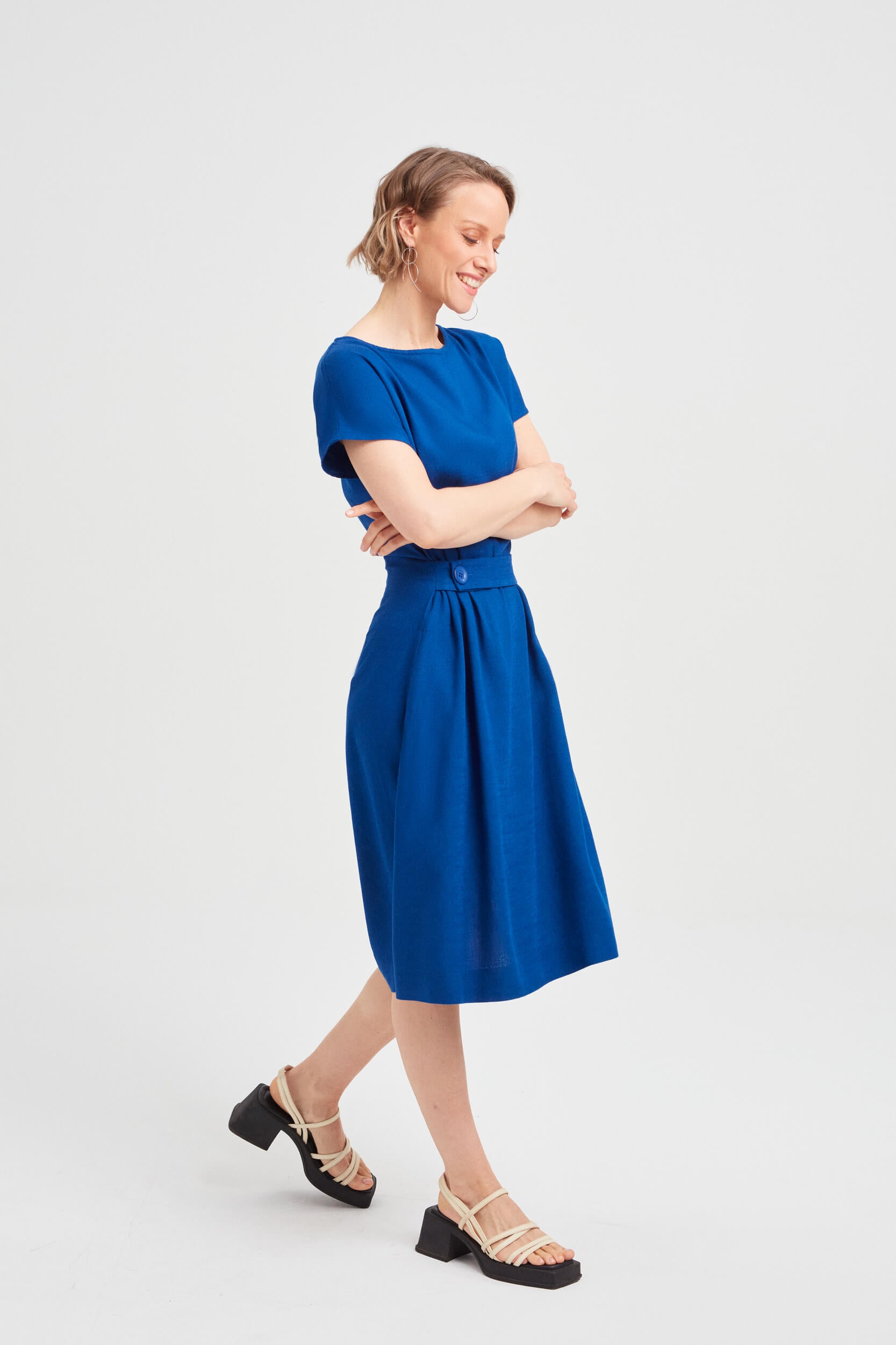 ayani-sati-midi-kleid-mit-bootsausschnitt-in-ozeanblau image 5