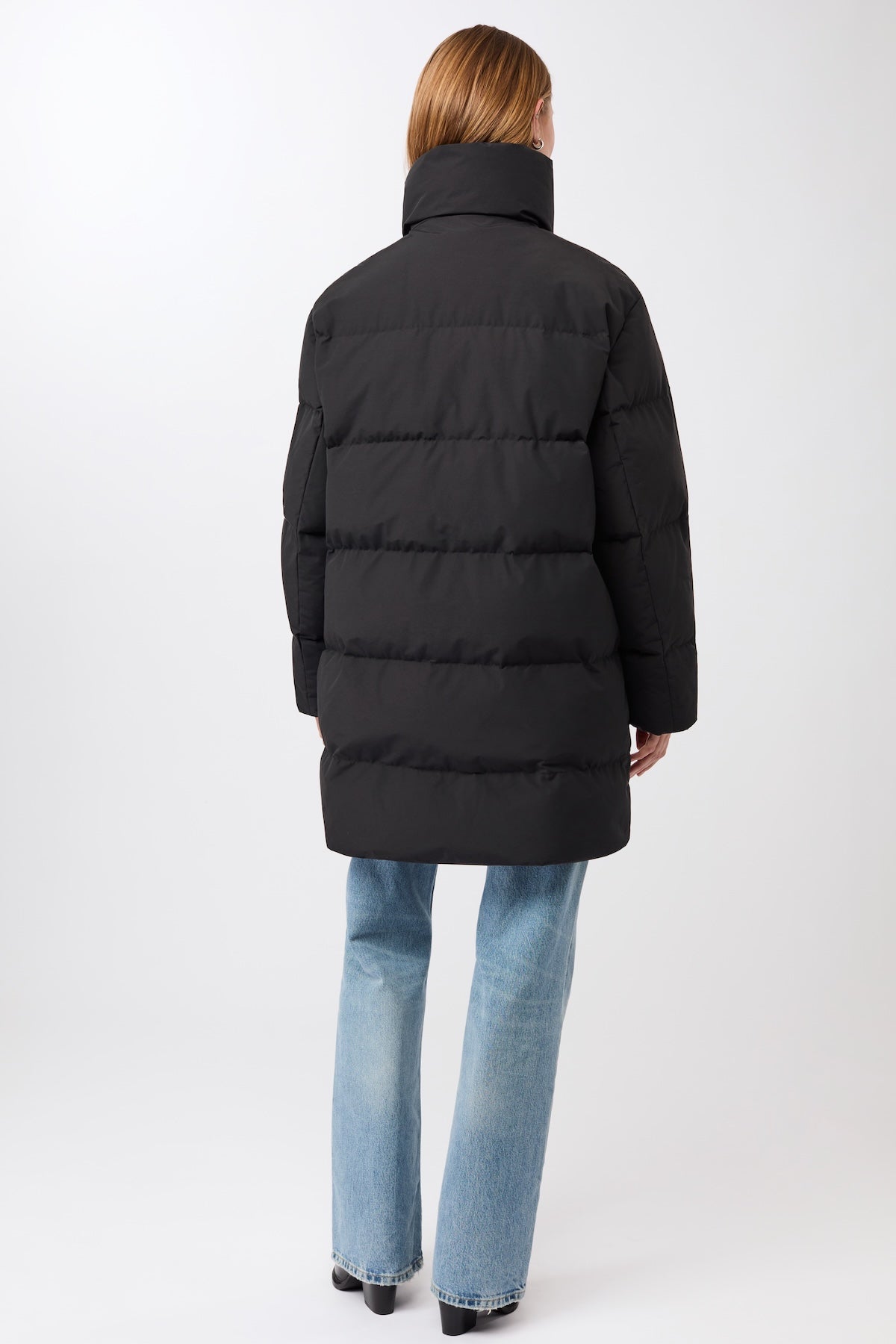 langerchen-jacke-mit-stehkragen-aus-eco-daune-black-kurz image 5