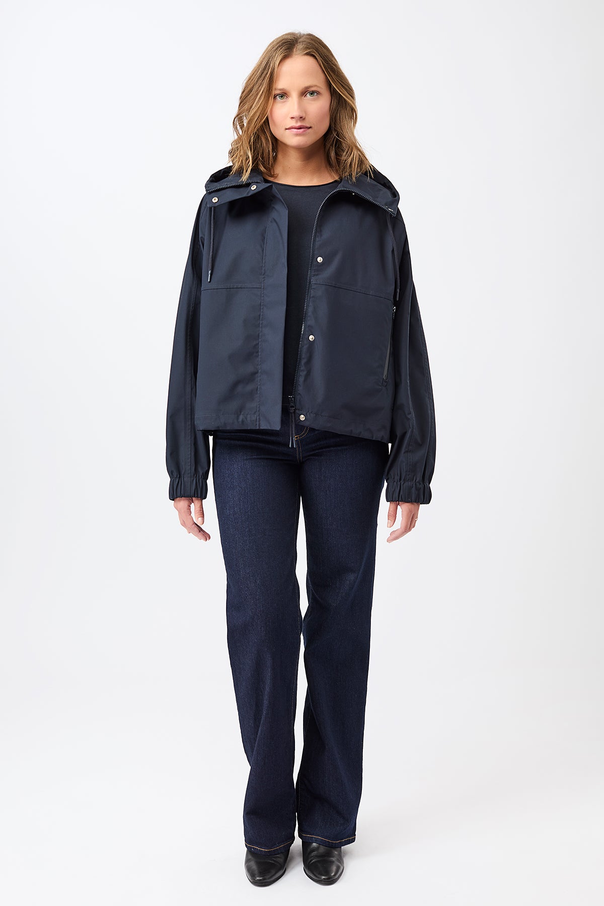 langerchen-kurze-regenjacke-mit-rei-verschlusstasche-navy-regenjacke image 6