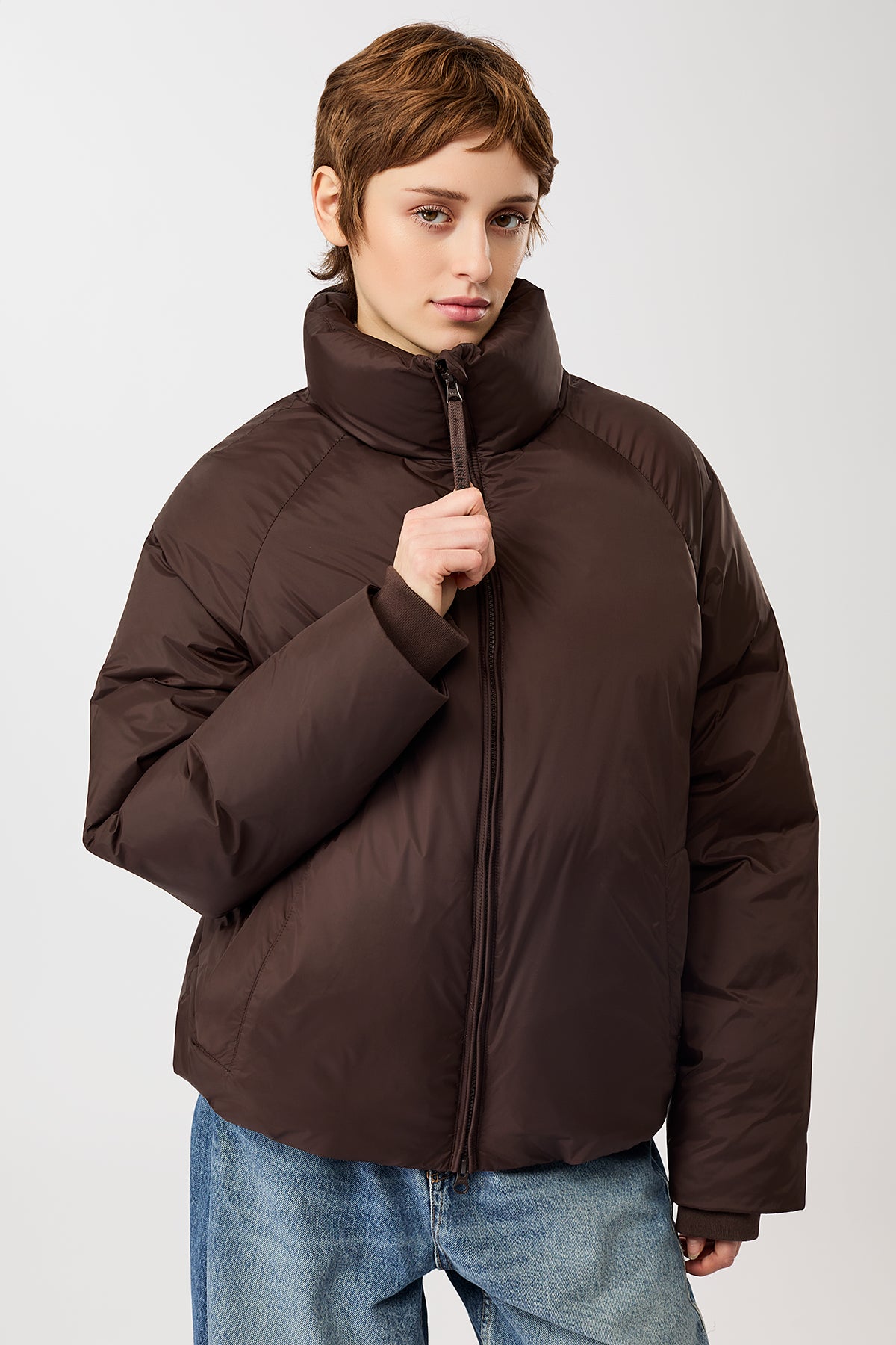langerchen-lightweight-jacke-aus-eco-daune-kurze-jacke-coffee-braun image 2