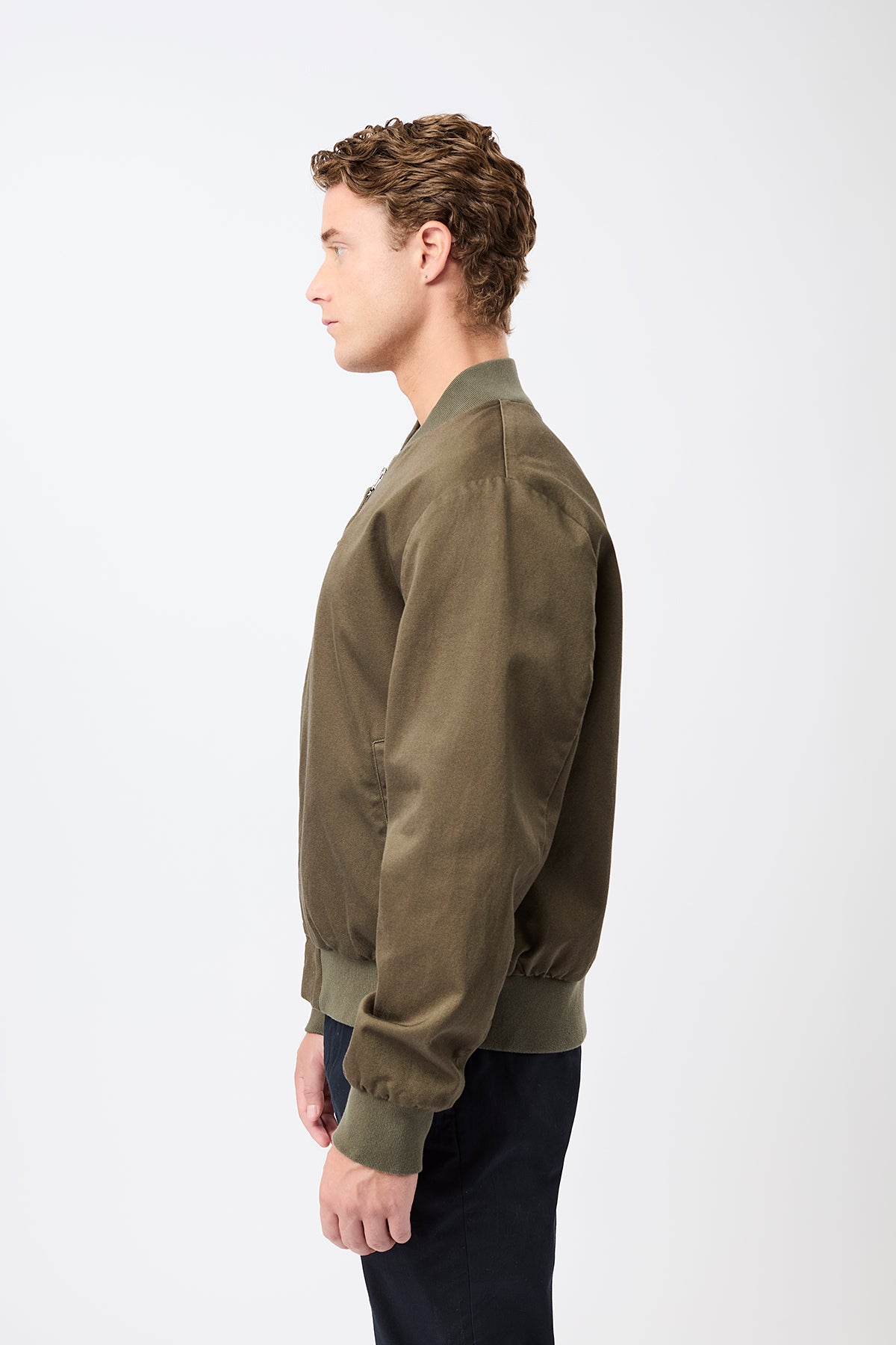 langerchen-bomberjacke-mit-rippenbund-aus-bio-baumwolle-stone-moss image 5