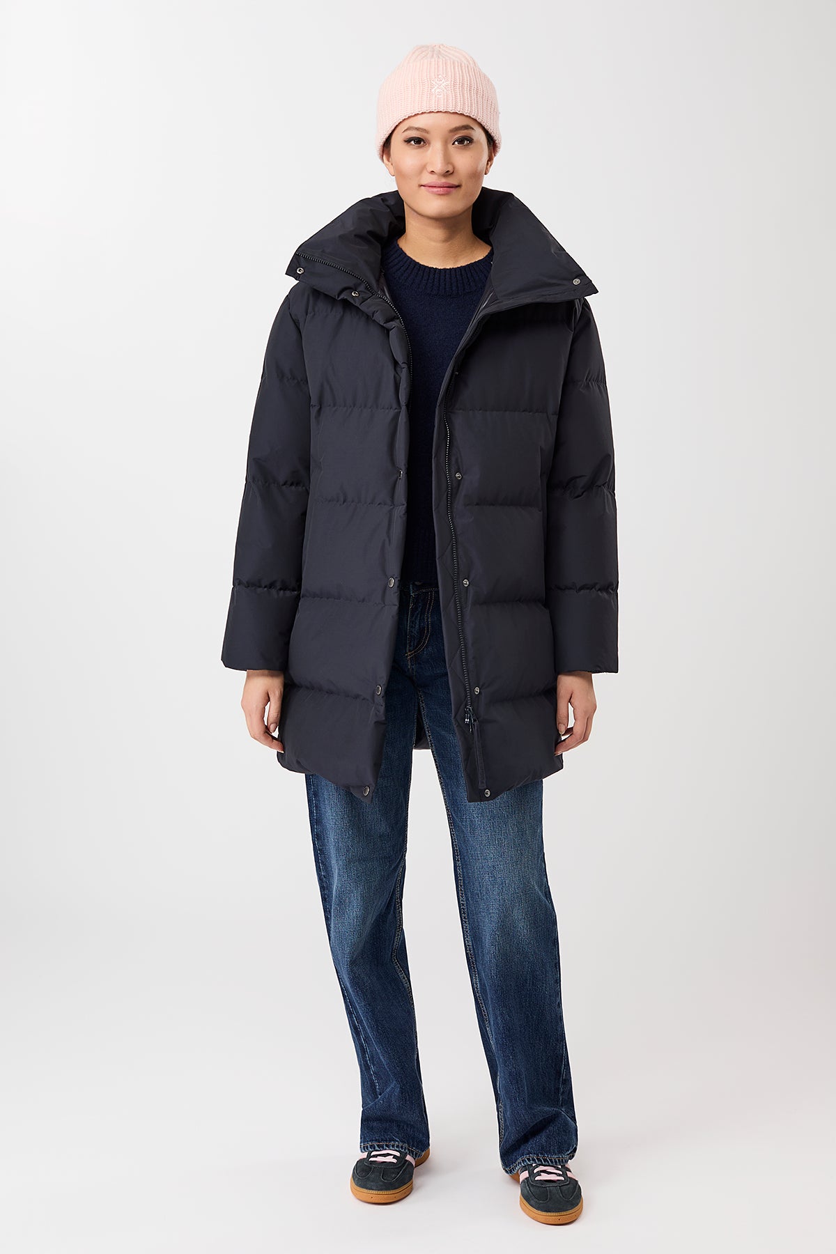 langerchen-jacke-mit-stehkragen-aus-eco-daune-navy-kurz image 2