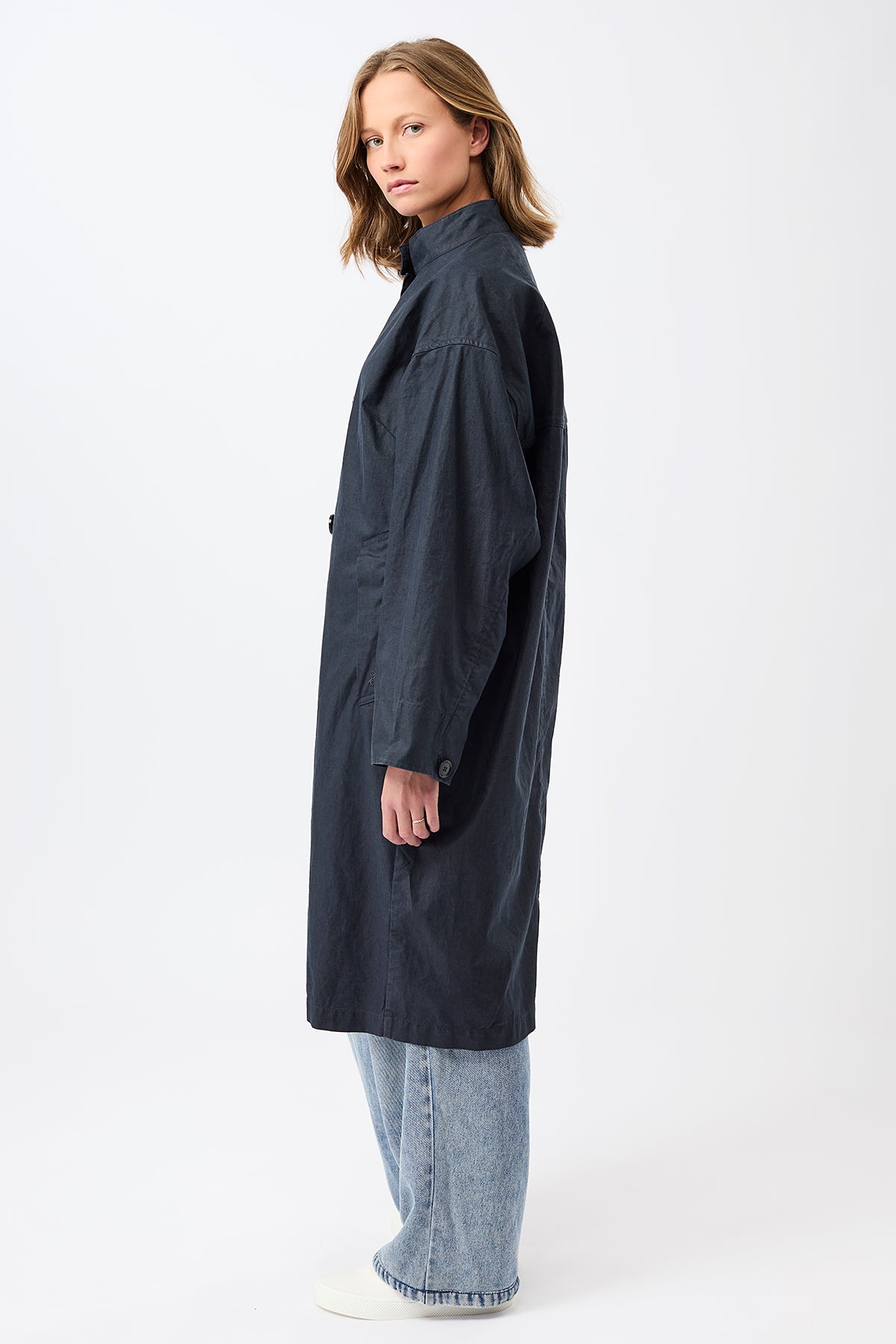 langerchen-langer-mantel-aus-leinen-mit-kn-pfen-navy image 2