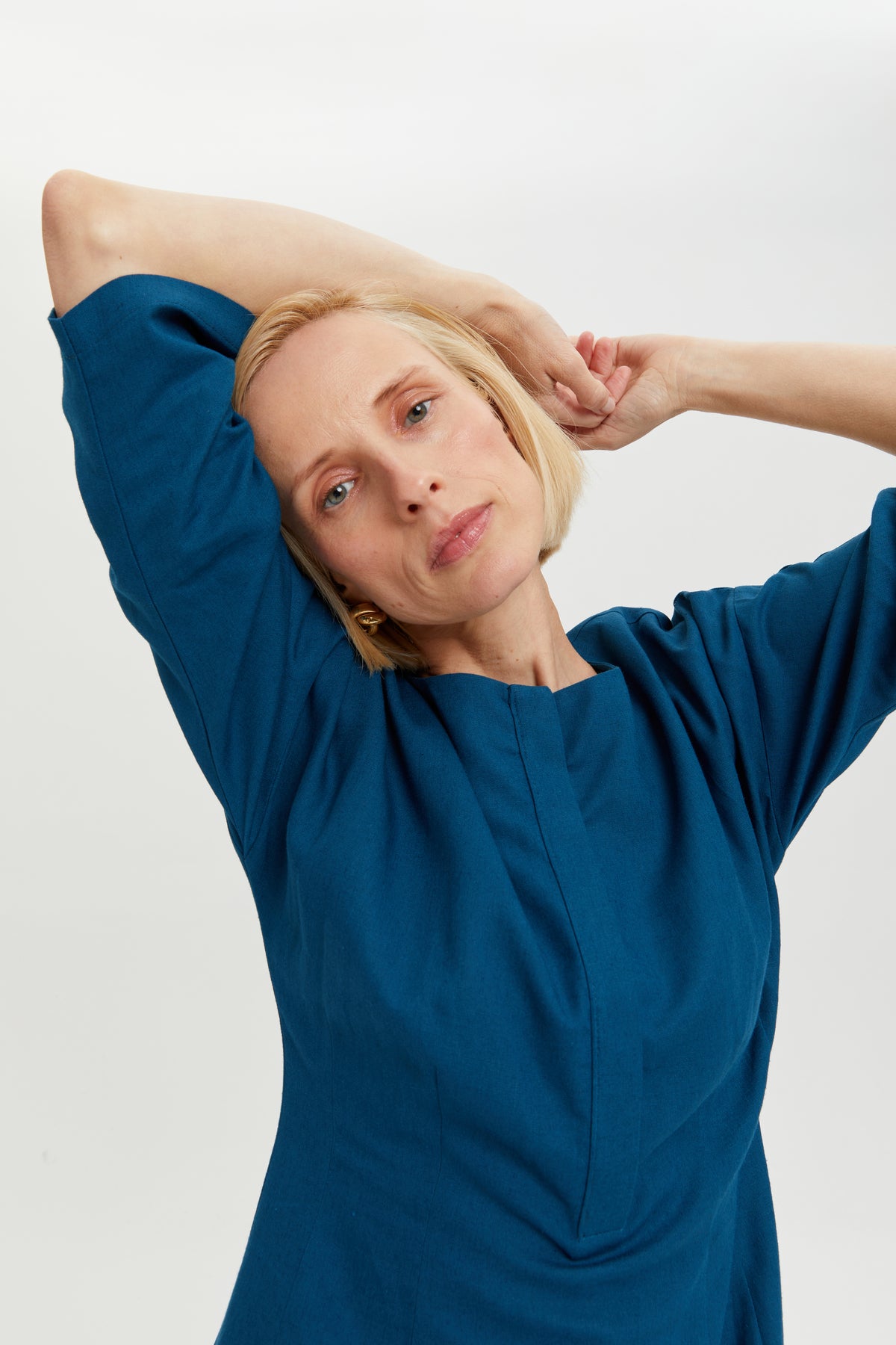 ayani-lusin-midi-leinenkleid-mit-knopfleiste-in-petrol-blue image 5