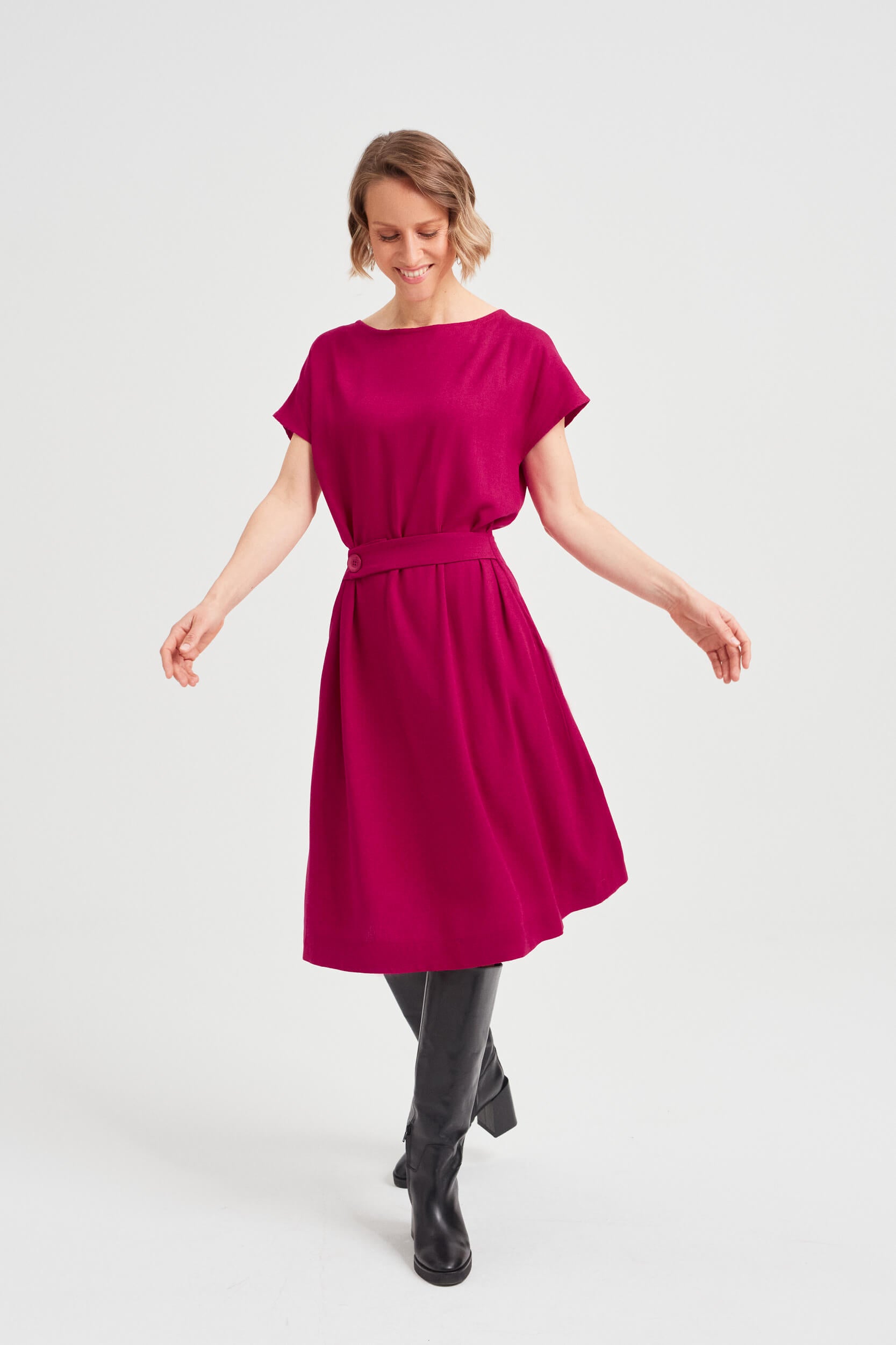 ayani-sati-midi-kleid-mit-bootsausschnitt-in-cherry-red image 2