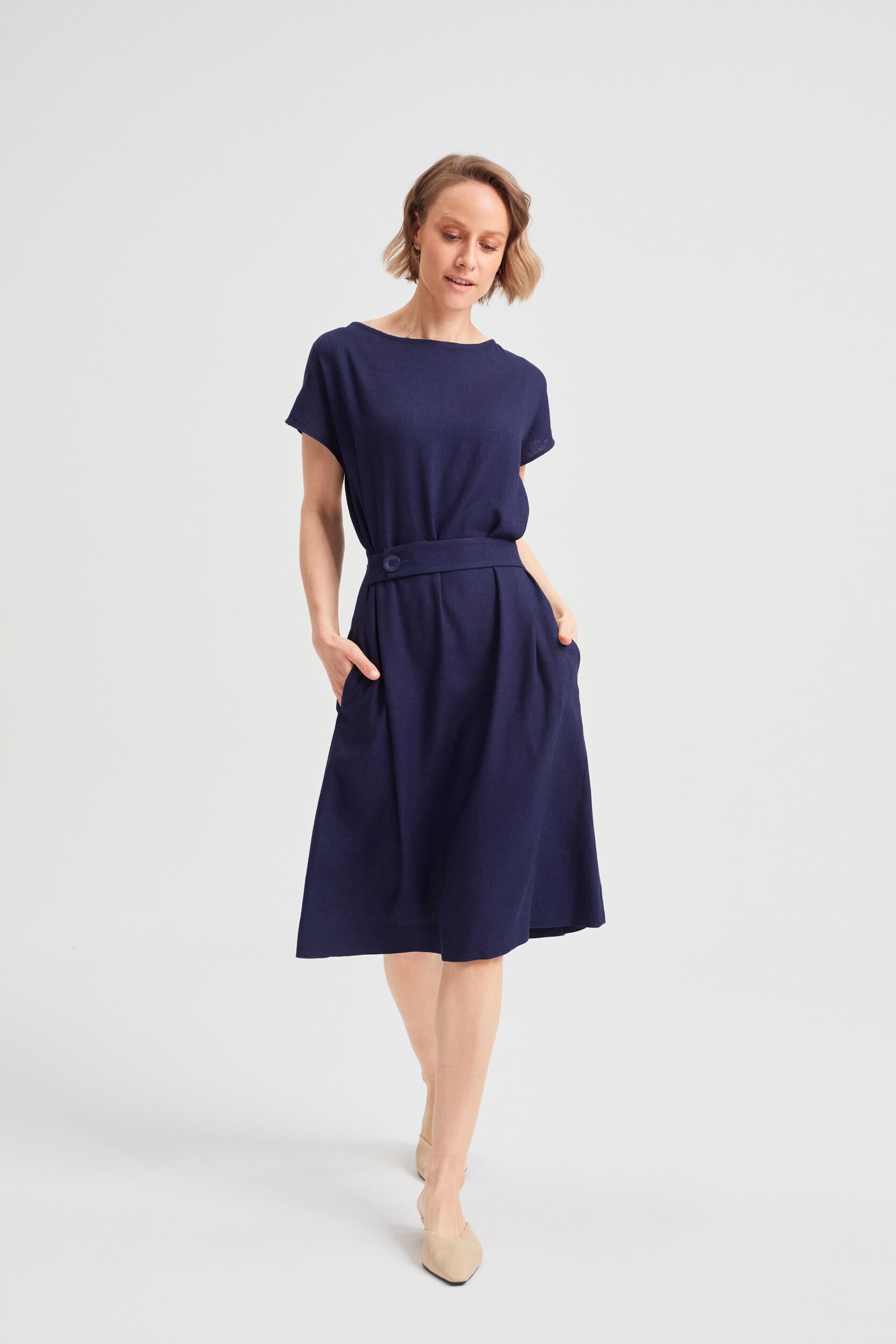 ayani-sati-midi-kleid-bootsausschnitt-schwarz-blau image 3
