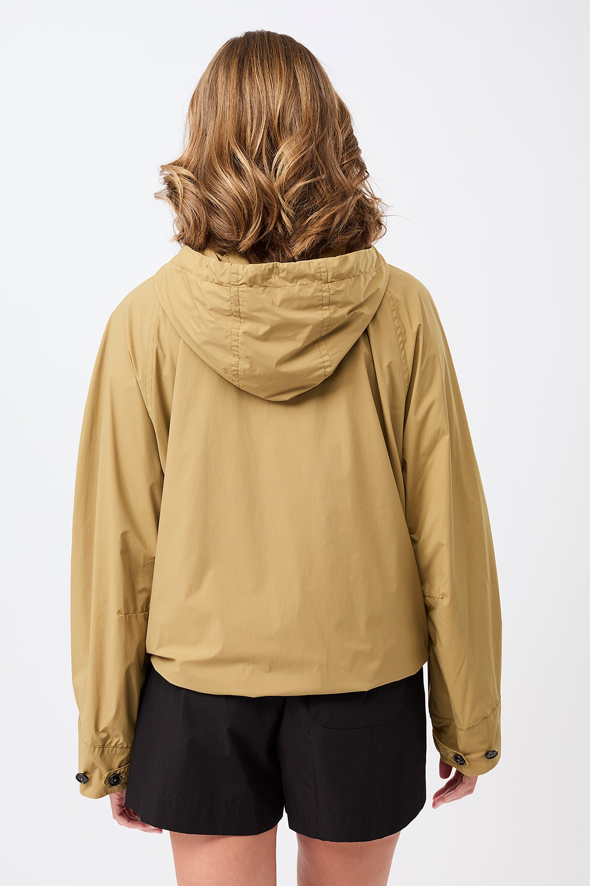 langerchen-kapuzenjacke-mit-gro-en-taschen-in-breeze image 2