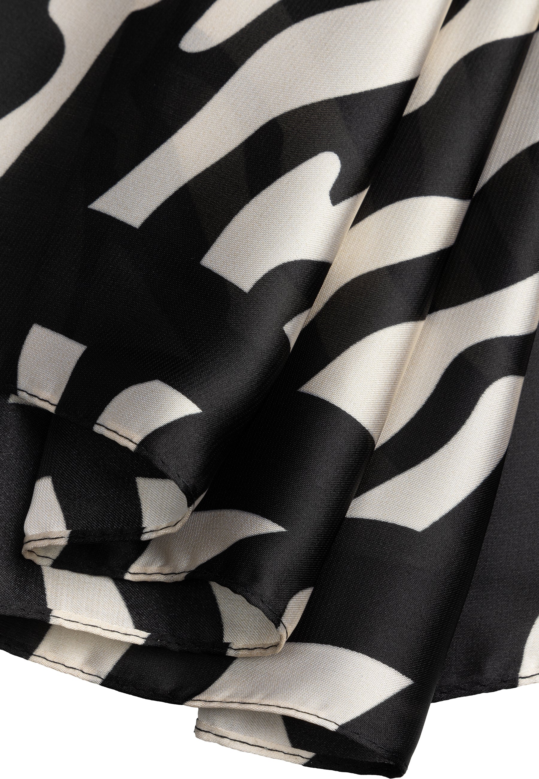 caspar-schal-no-537-sommerschal-70x70-zebra image 4