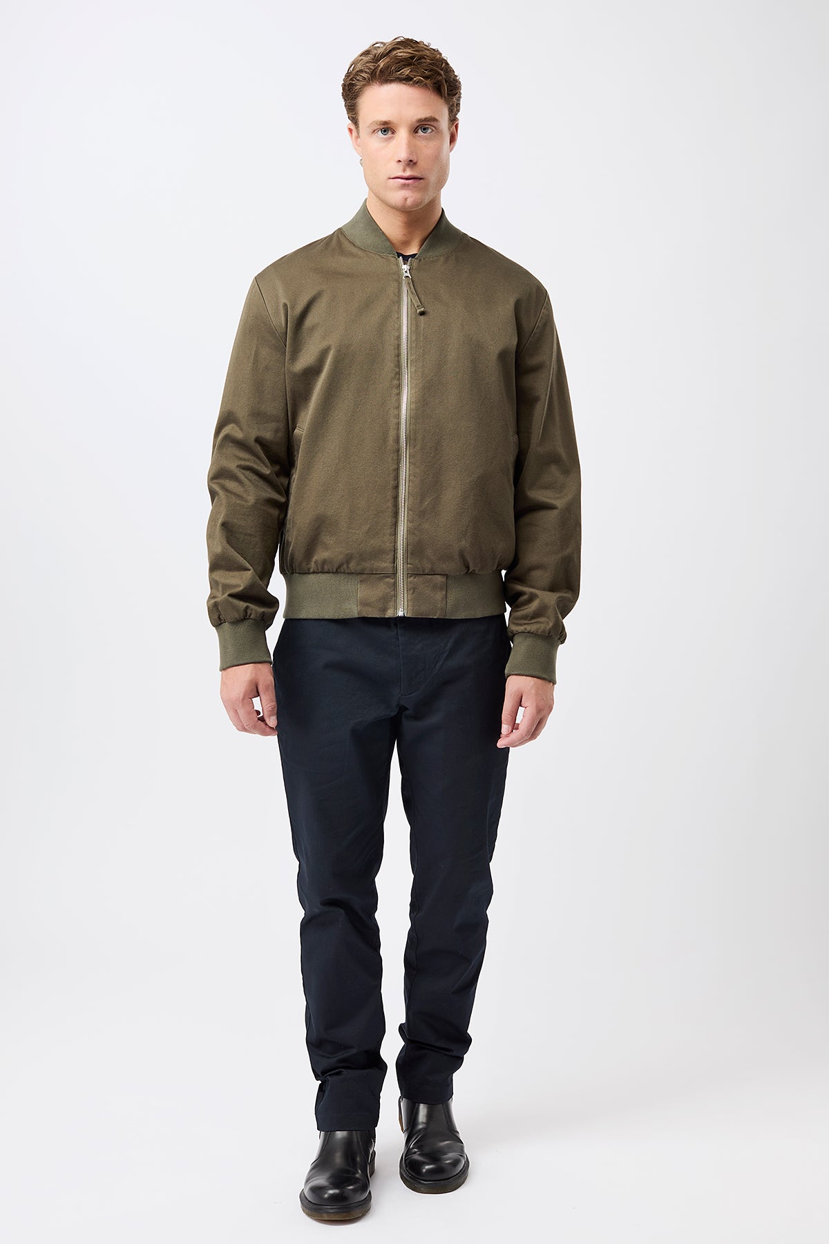 langerchen-bomberjacke-mit-rippenbund-aus-bio-baumwolle-stone-moss image 4