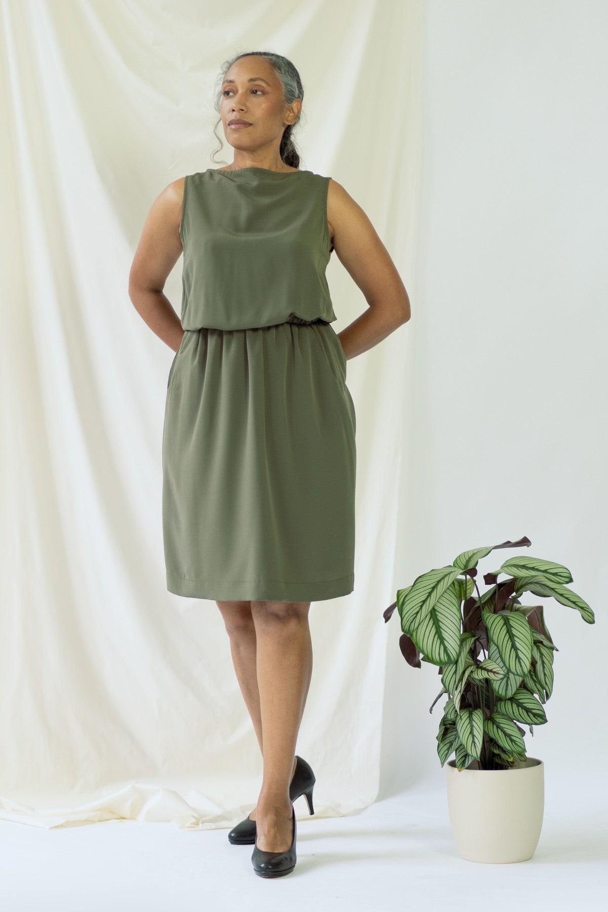 ayani-bella-rmelloses-drapiertes-kleid-in-olivegr-n image 5