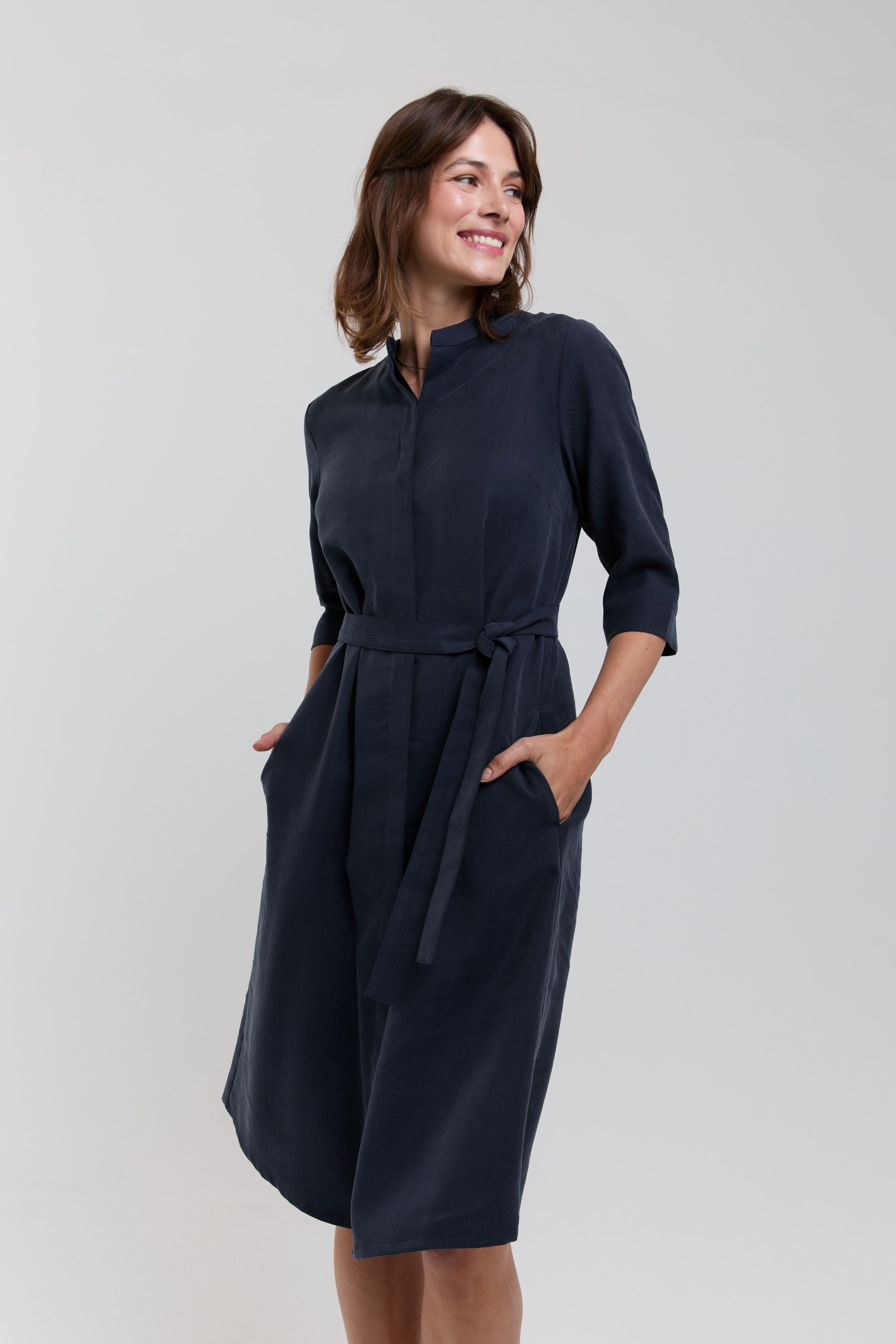 ayani-anne-hemd-kleid-in-dunkelblau-aus-tencel image 1
