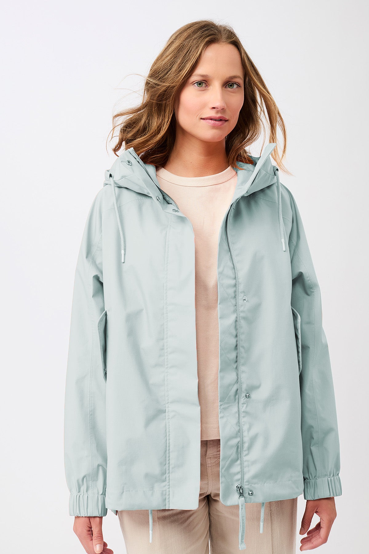 langerchen-kapuzenjacke-mit-falten-am-arm-flow image 1