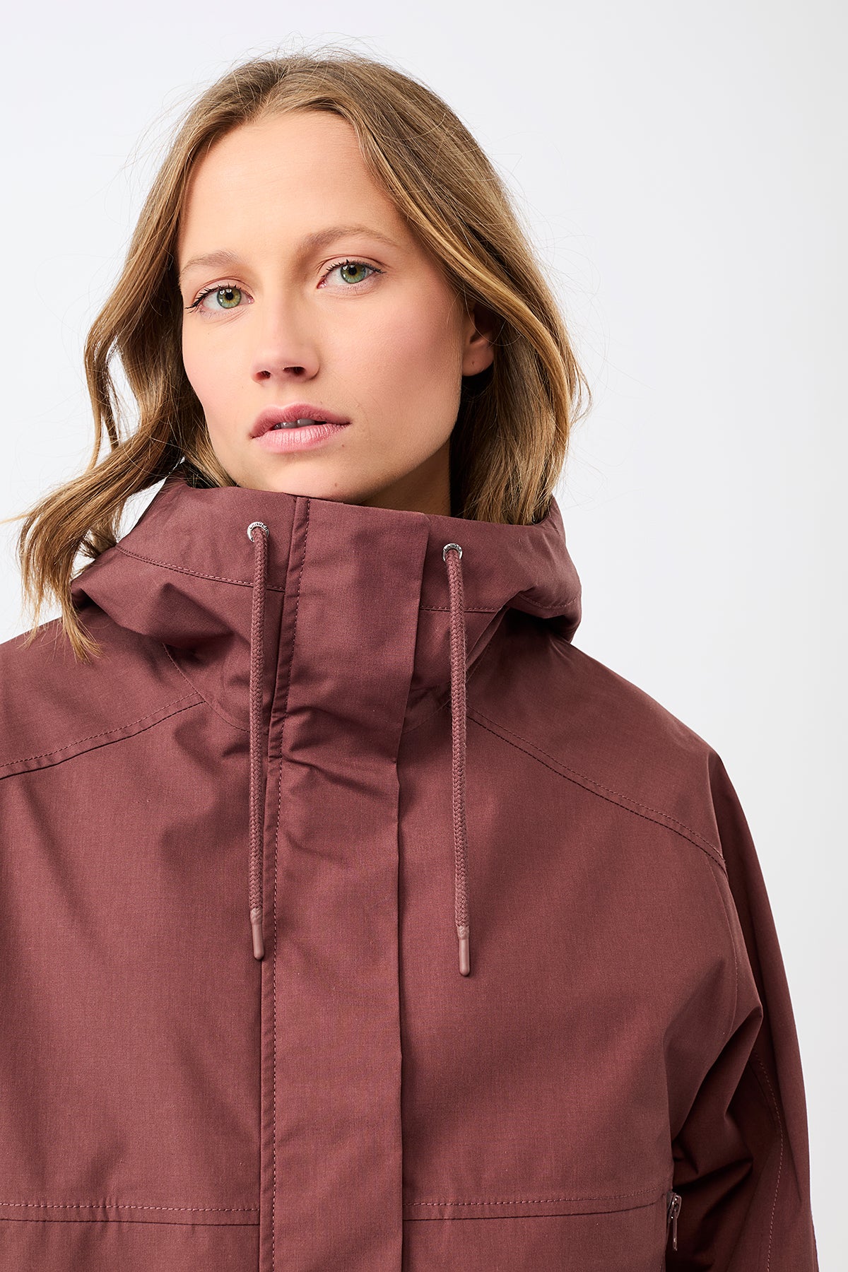 langerchen-kurze-regenjacke-mit-reissverschlusstasche-regenjacke-rubywood image 4