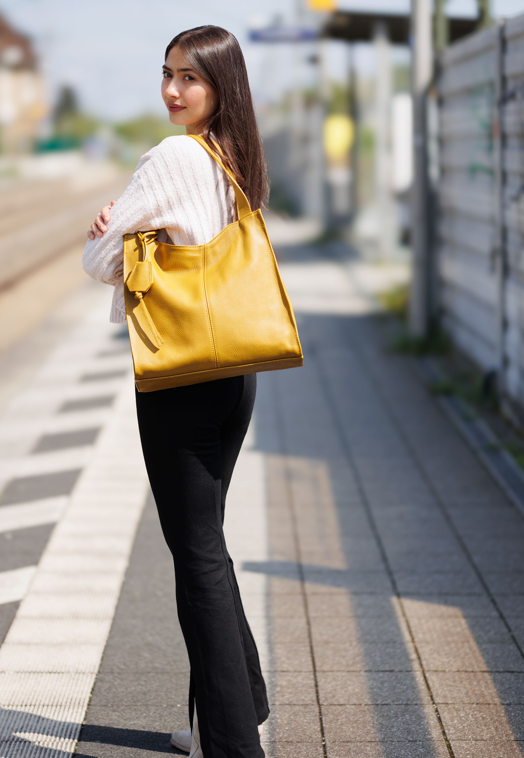 caspar-shoulder-bag-no-832-echtleder-xl-shopper image 2