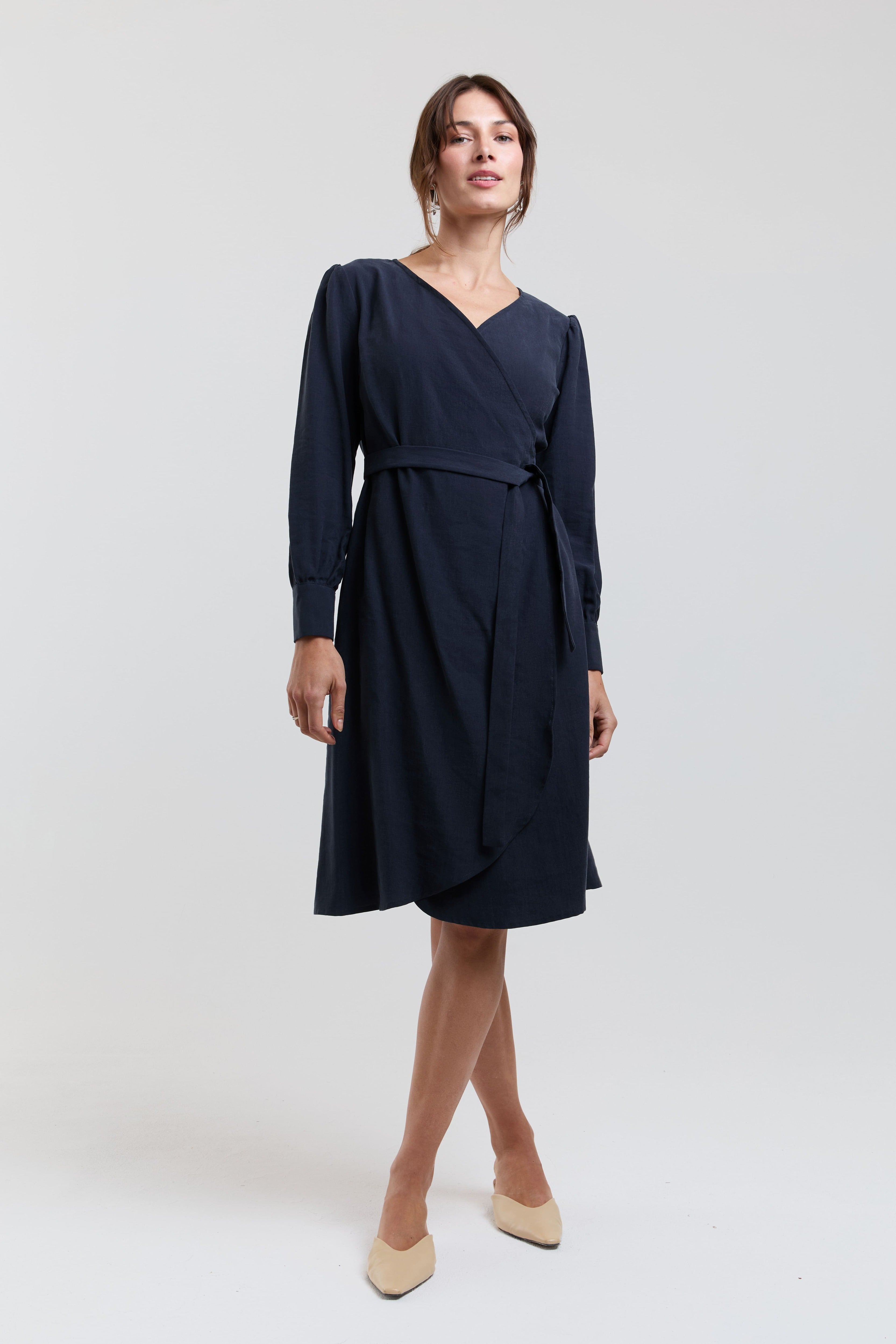 ayani-sophie-wickel-kleid-mit-puff-rmeln-und-taillenband-in-dunkelblau image 3