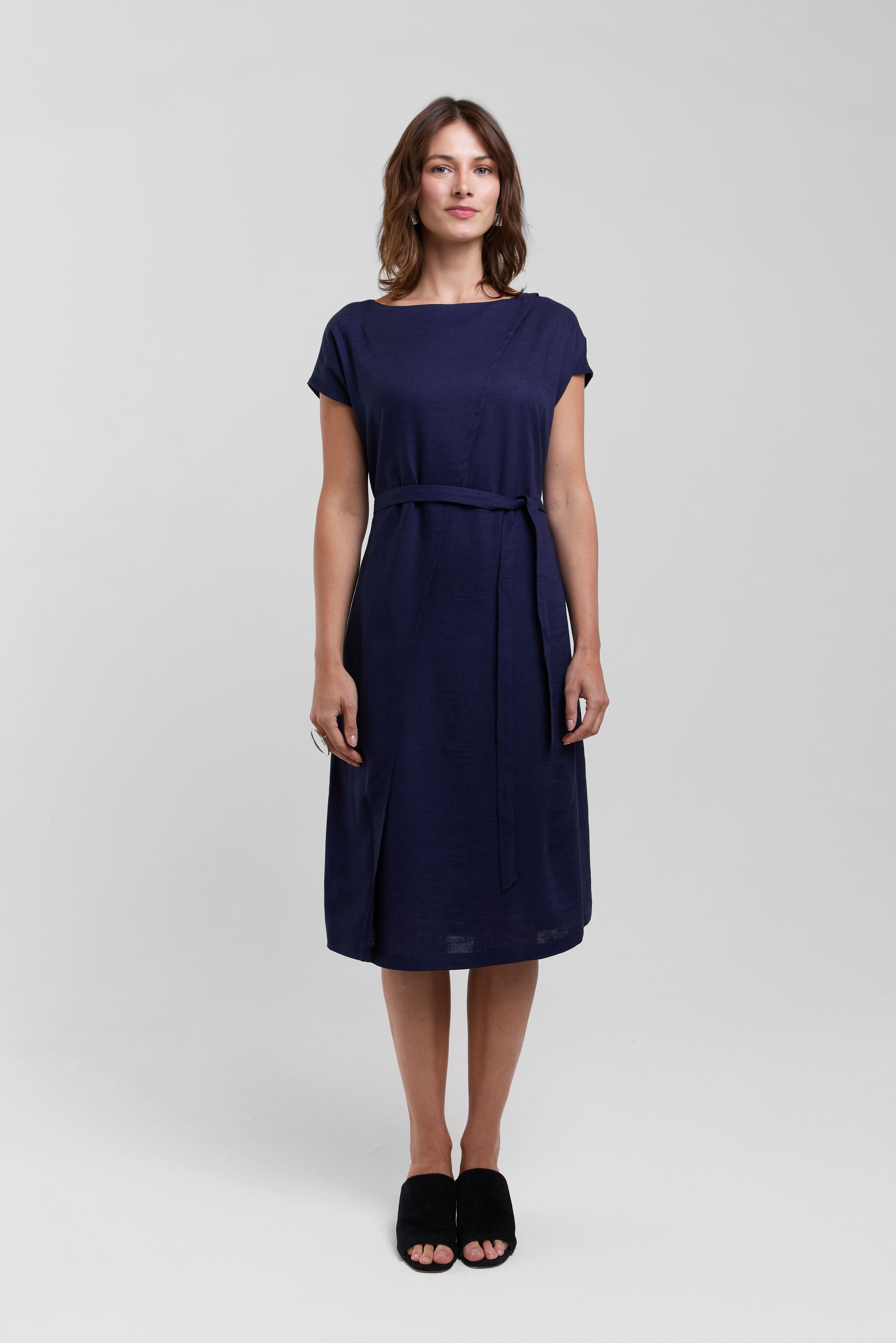 ayani-julia-elegantes-midi-kleid-mit-tailleng-rteln-in-dunkelblau image 2
