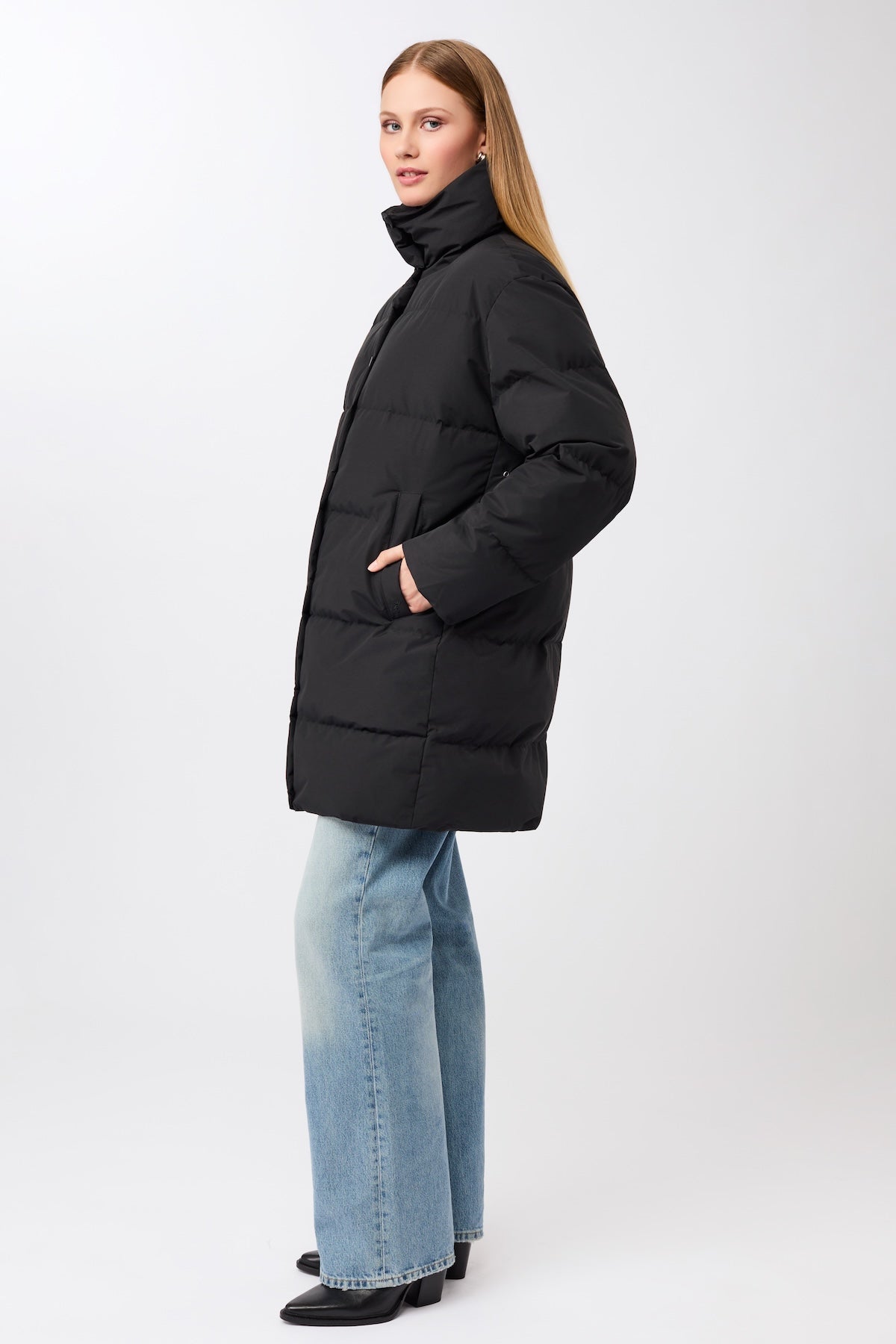 langerchen-jacke-mit-stehkragen-aus-eco-daune-black-kurz image 3