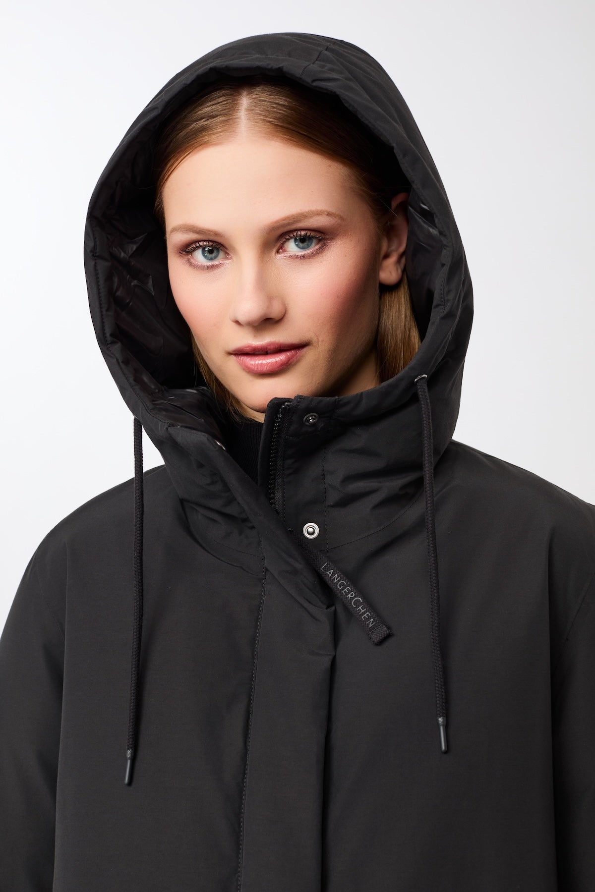 langerchen-lange-jacke-mit-kapuze-und-eco-daune-black image 6