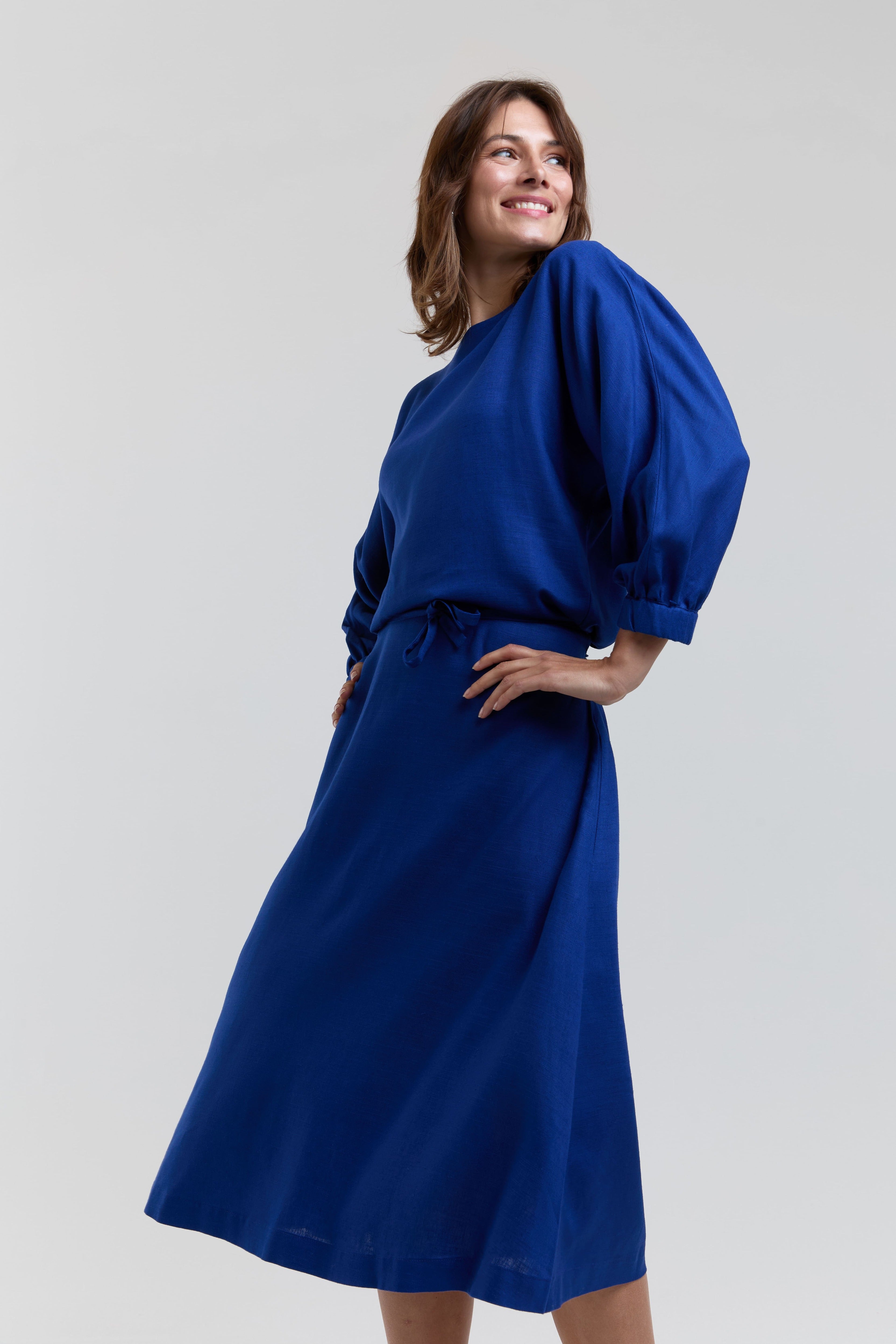 ayani-andrea-midi-dress-mit-langarm-und-verstellbarer-taille-in-ocean-blue image 4