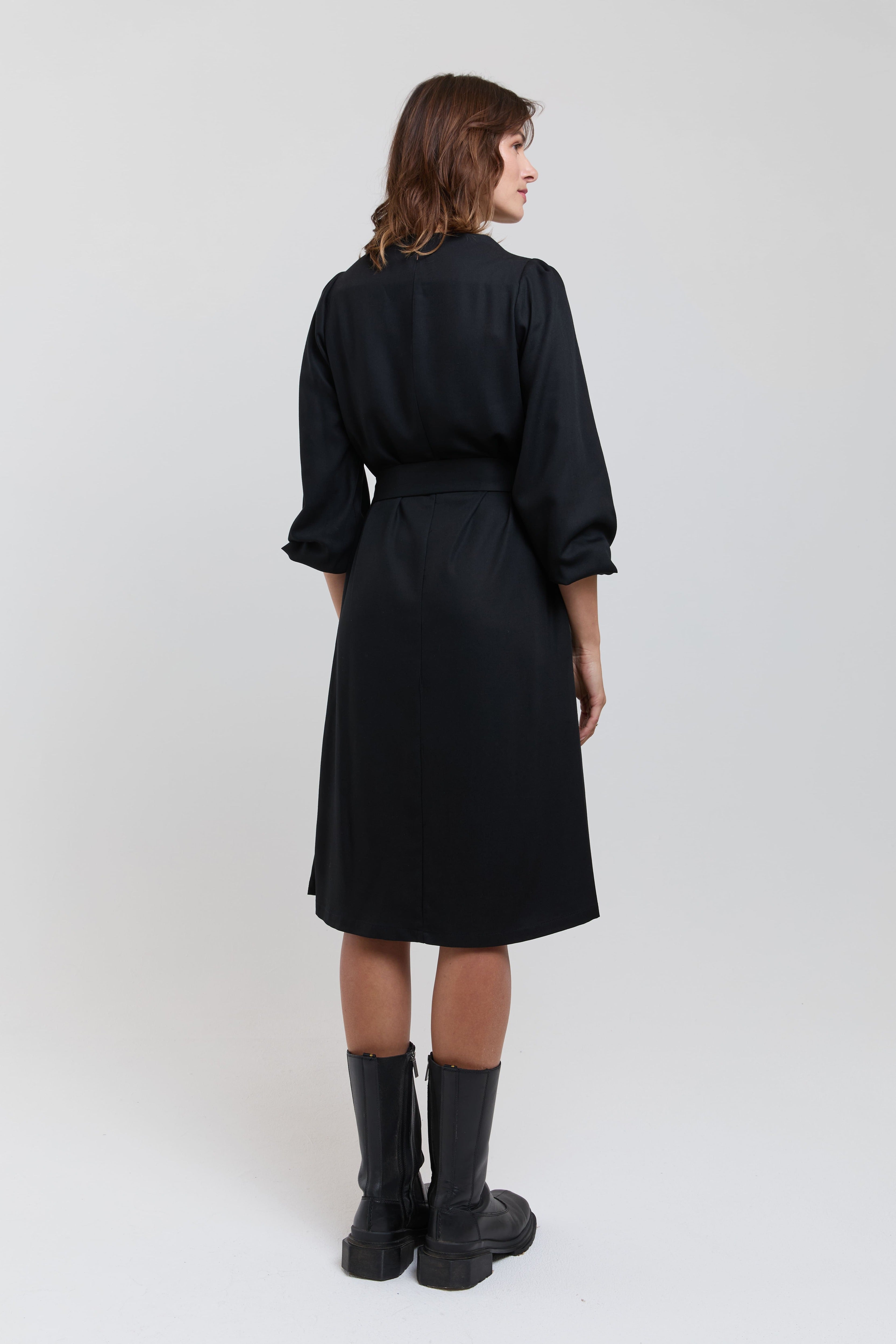 ayani-mia-g-rtelkleid-mit-plissee-rmeln-und-stehkragen-in-schwarz image 5