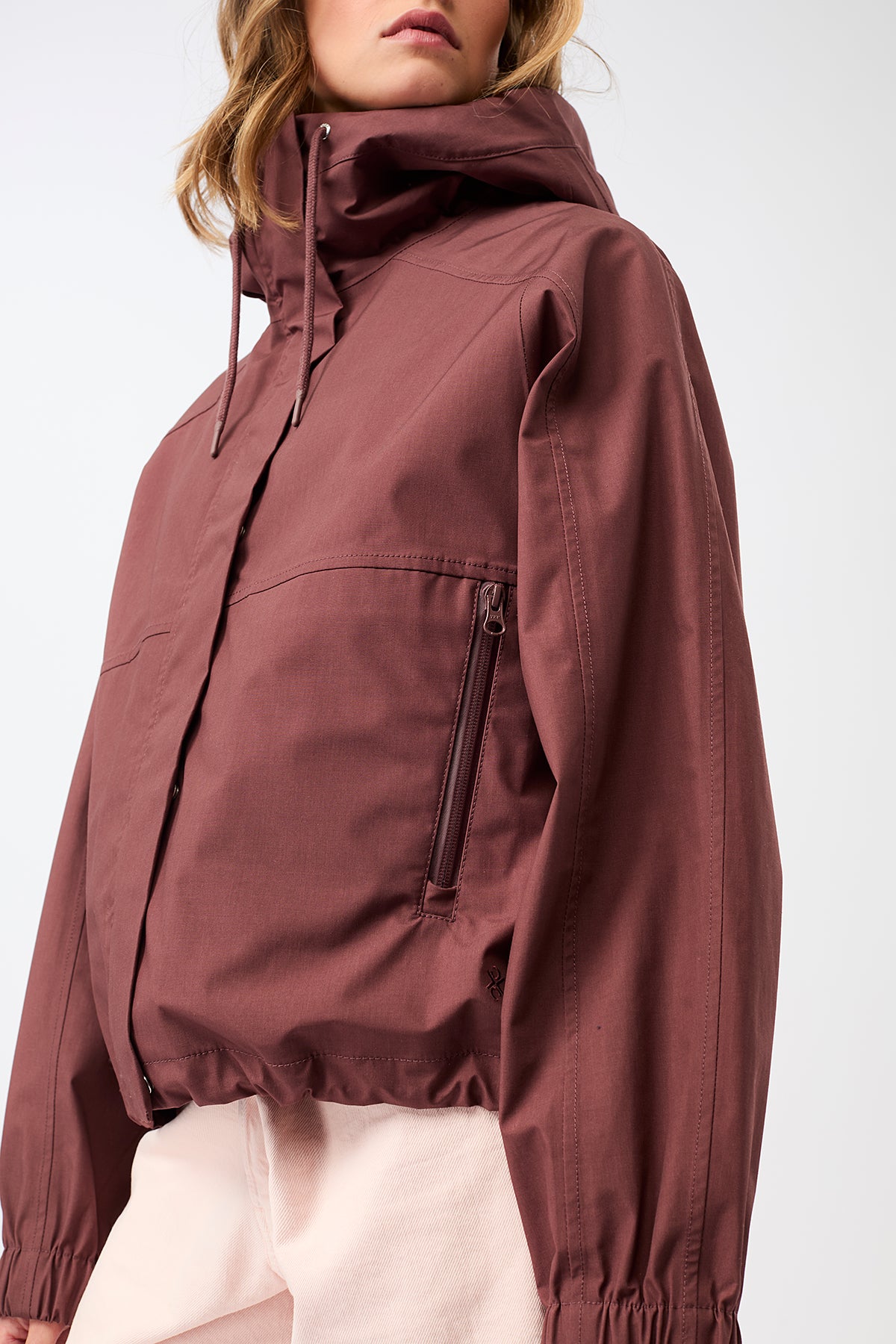 langerchen-kurze-regenjacke-mit-reissverschlusstasche-regenjacke-rubywood image 5