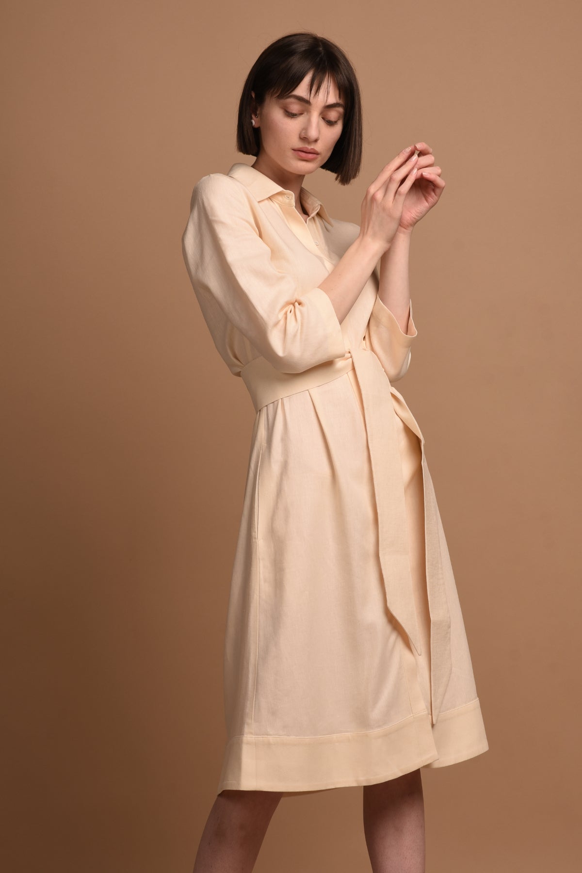 ayani-mariam-leinen-hemdkleid-mit-breitem-g-rtel-in-cream image 8