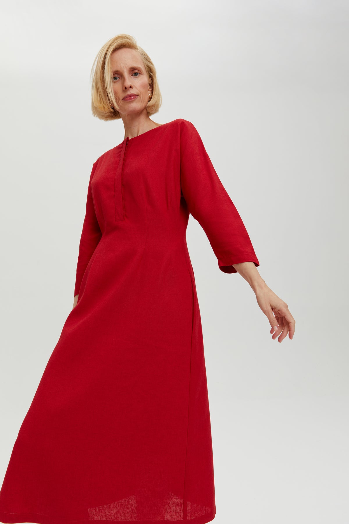 ayani-lusin-midi-leinenkleid-mit-knopfleiste-in-rot image 4